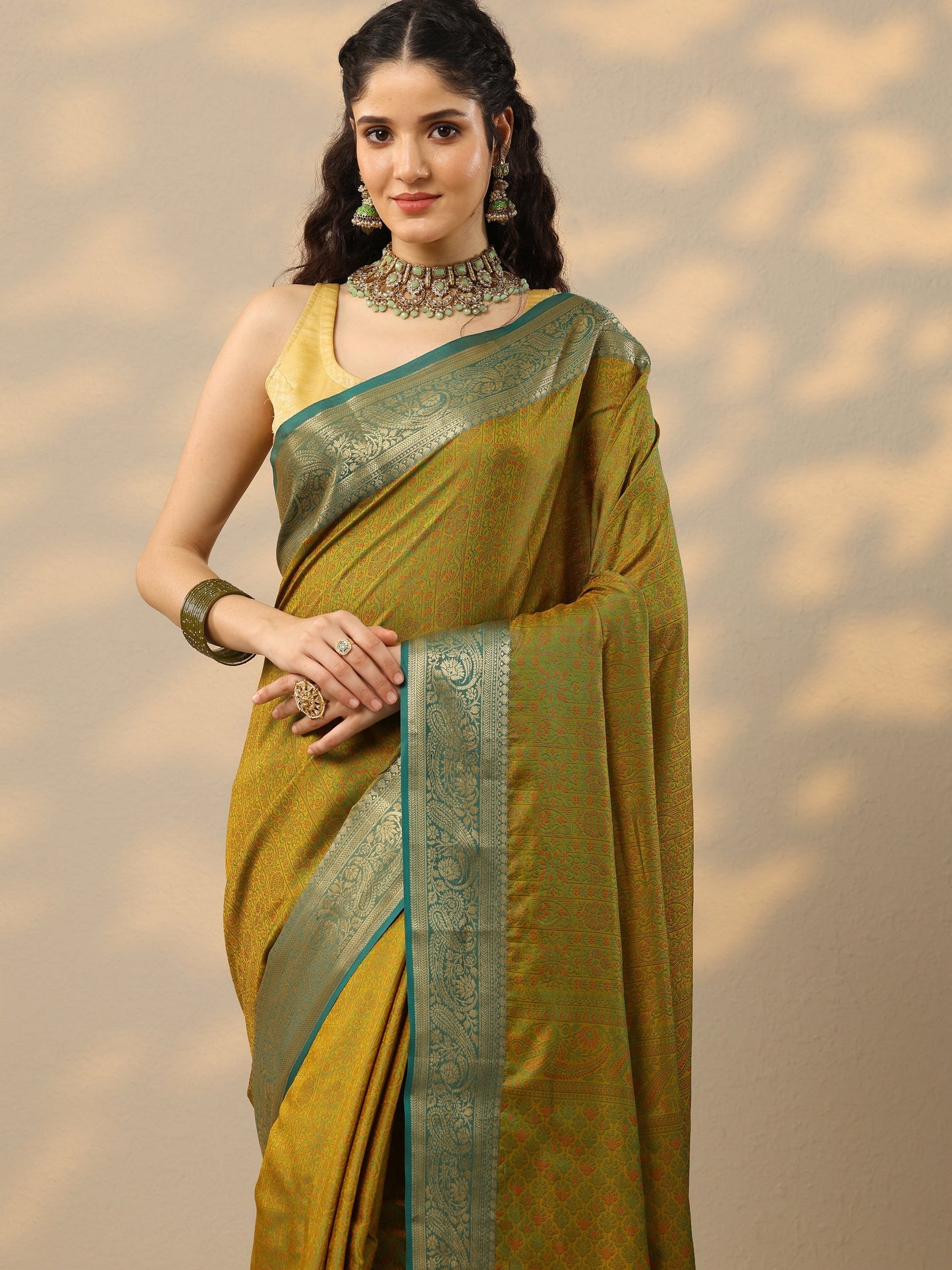 Green Woven Design Banarasi Silk Blend Saree With Unstitched Blouse Piece