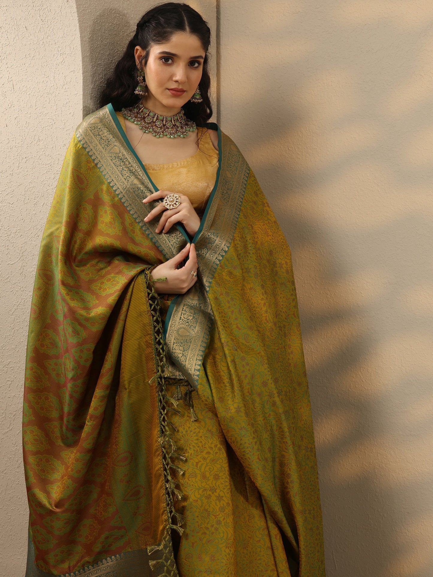 Green Woven Design Banarasi Silk Blend Saree With Unstitched Blouse Piece