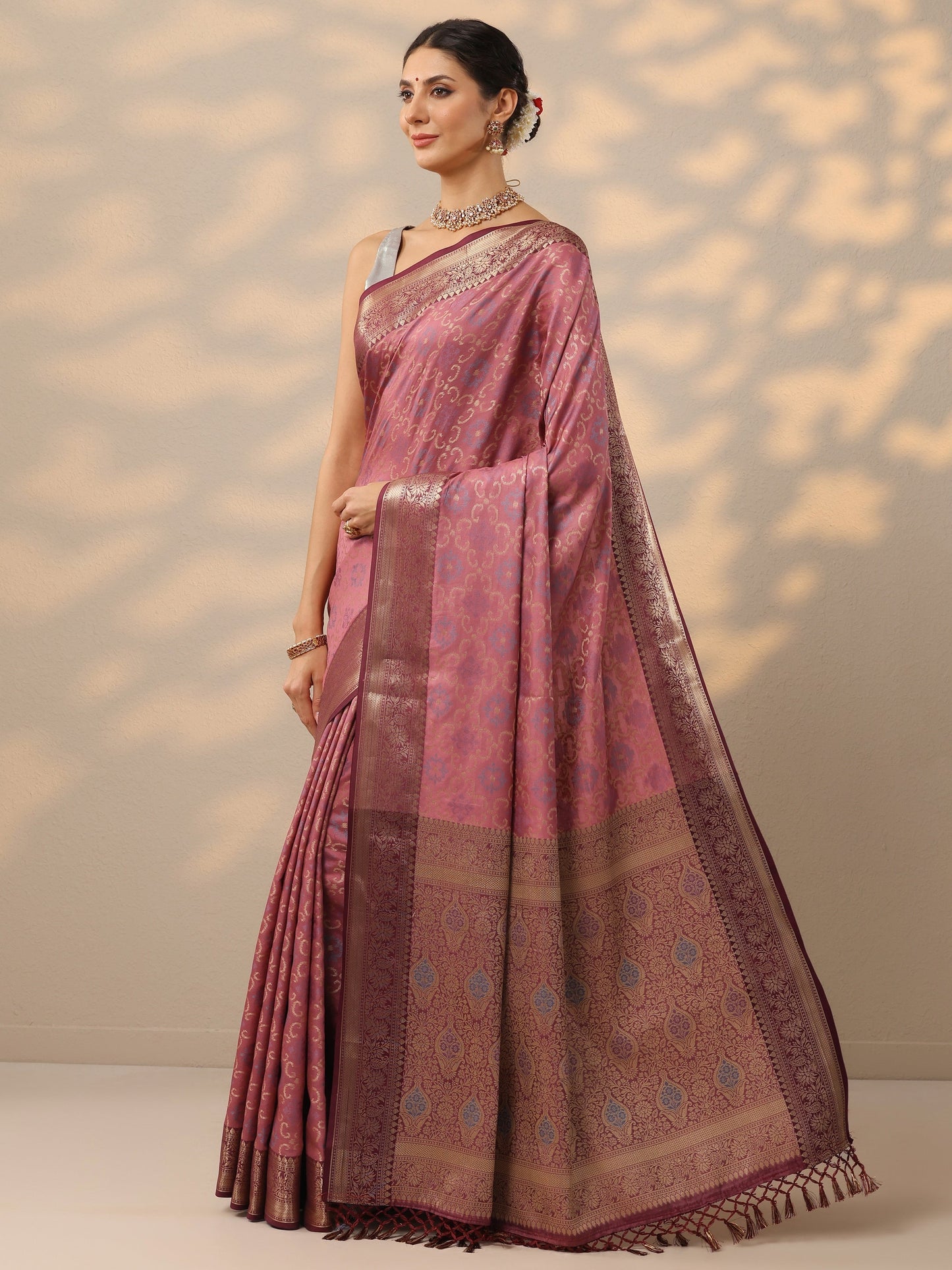 Mauve Woven Design Banarasi Silk Blend Saree With Unstitched Blouse Piece
