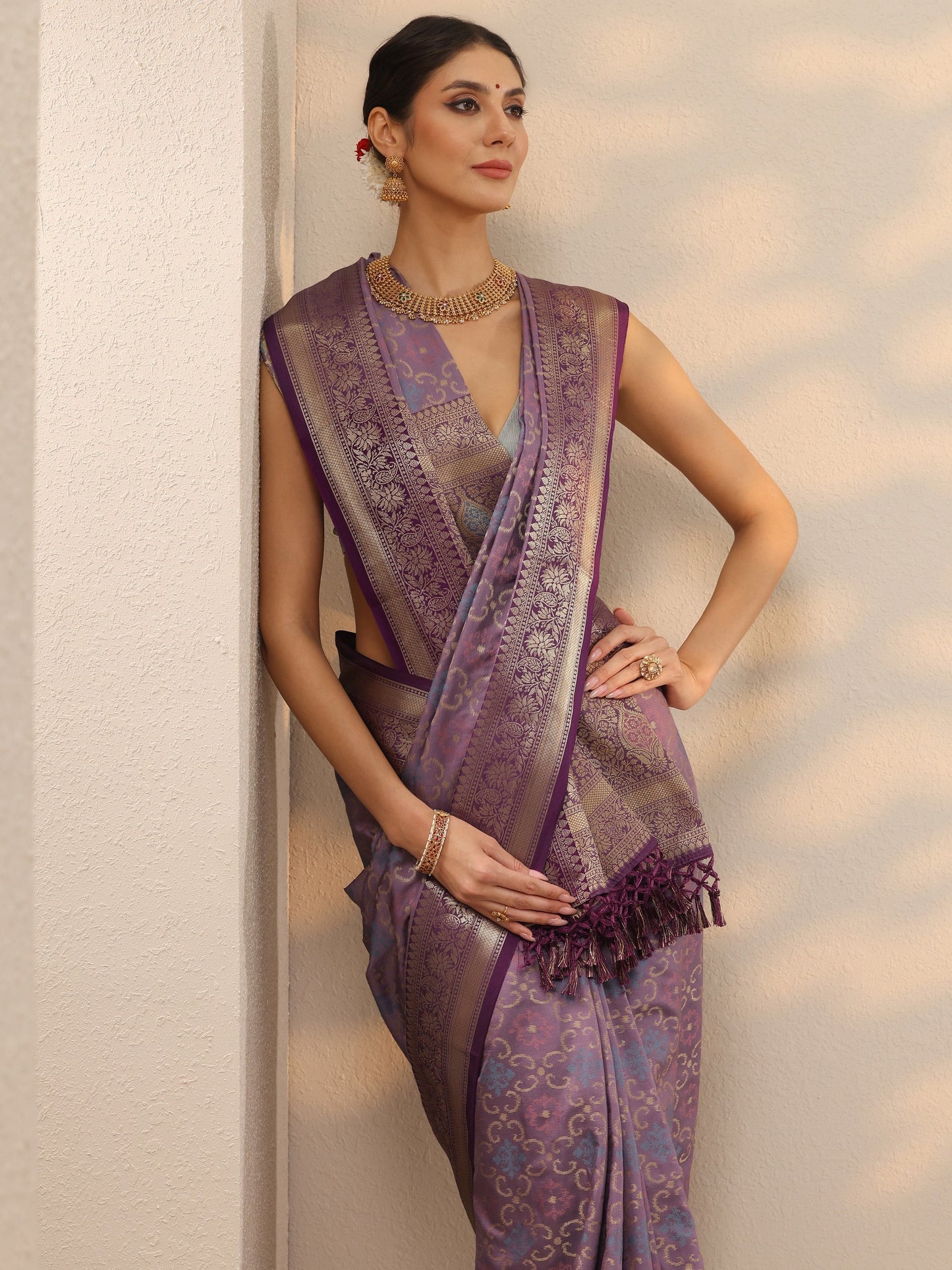 Lavender Woven Design Banarasi Silk Blend Saree With Unstitched Blouse Piece