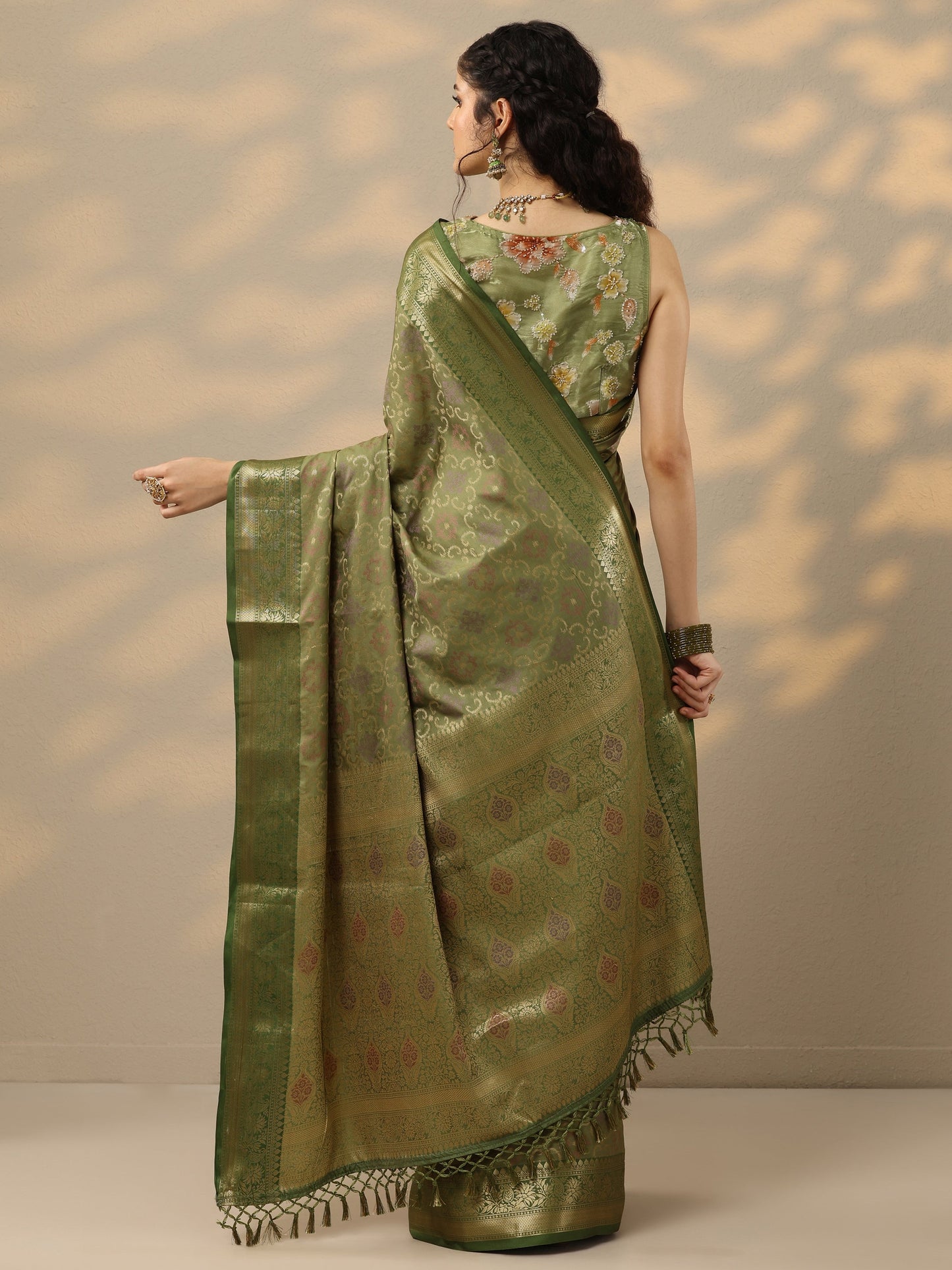Green Woven Design Banarasi Silk Blend Saree With Unstitched Blouse Piece