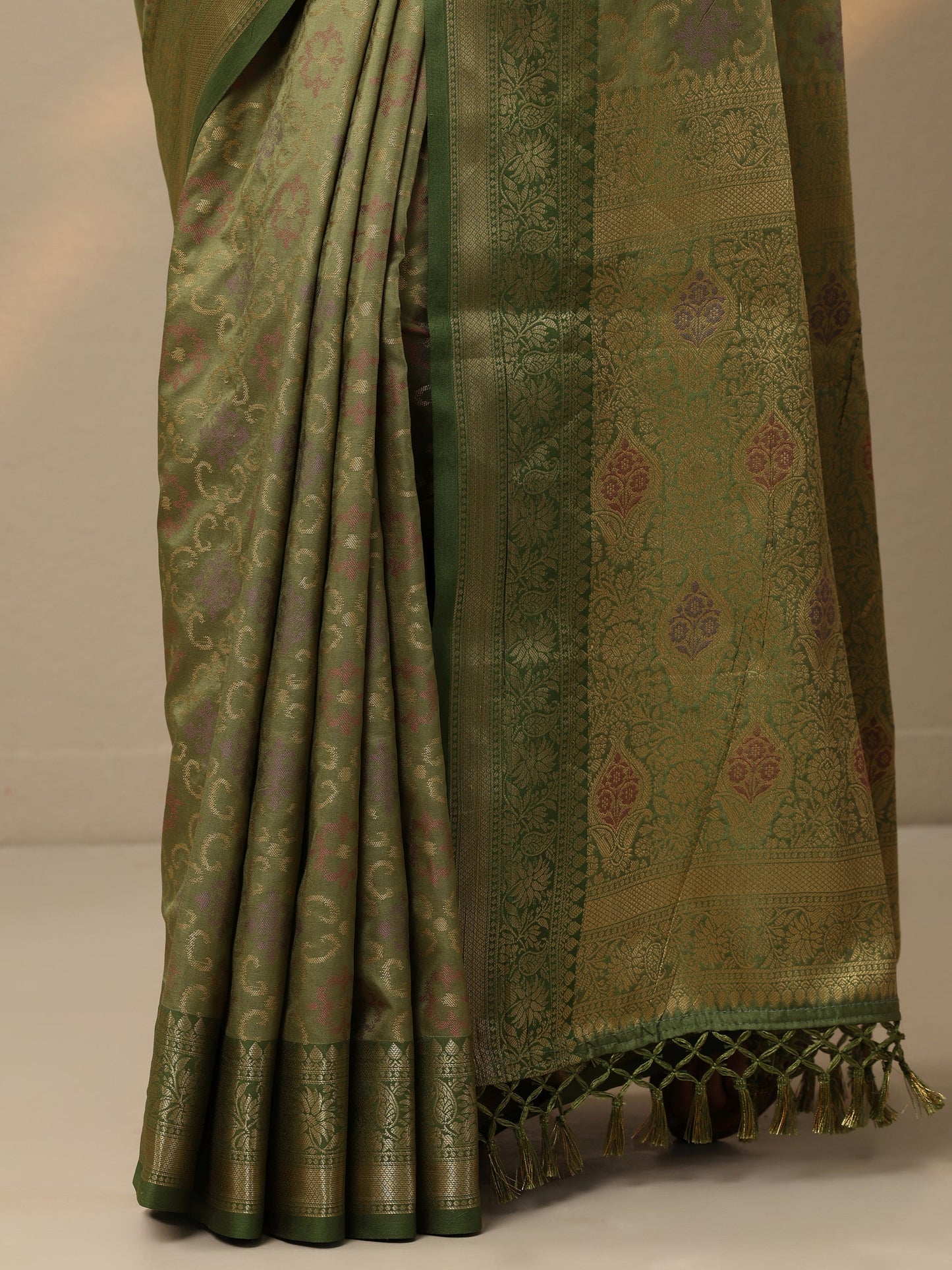 Green Woven Design Banarasi Silk Blend Saree With Unstitched Blouse Piece
