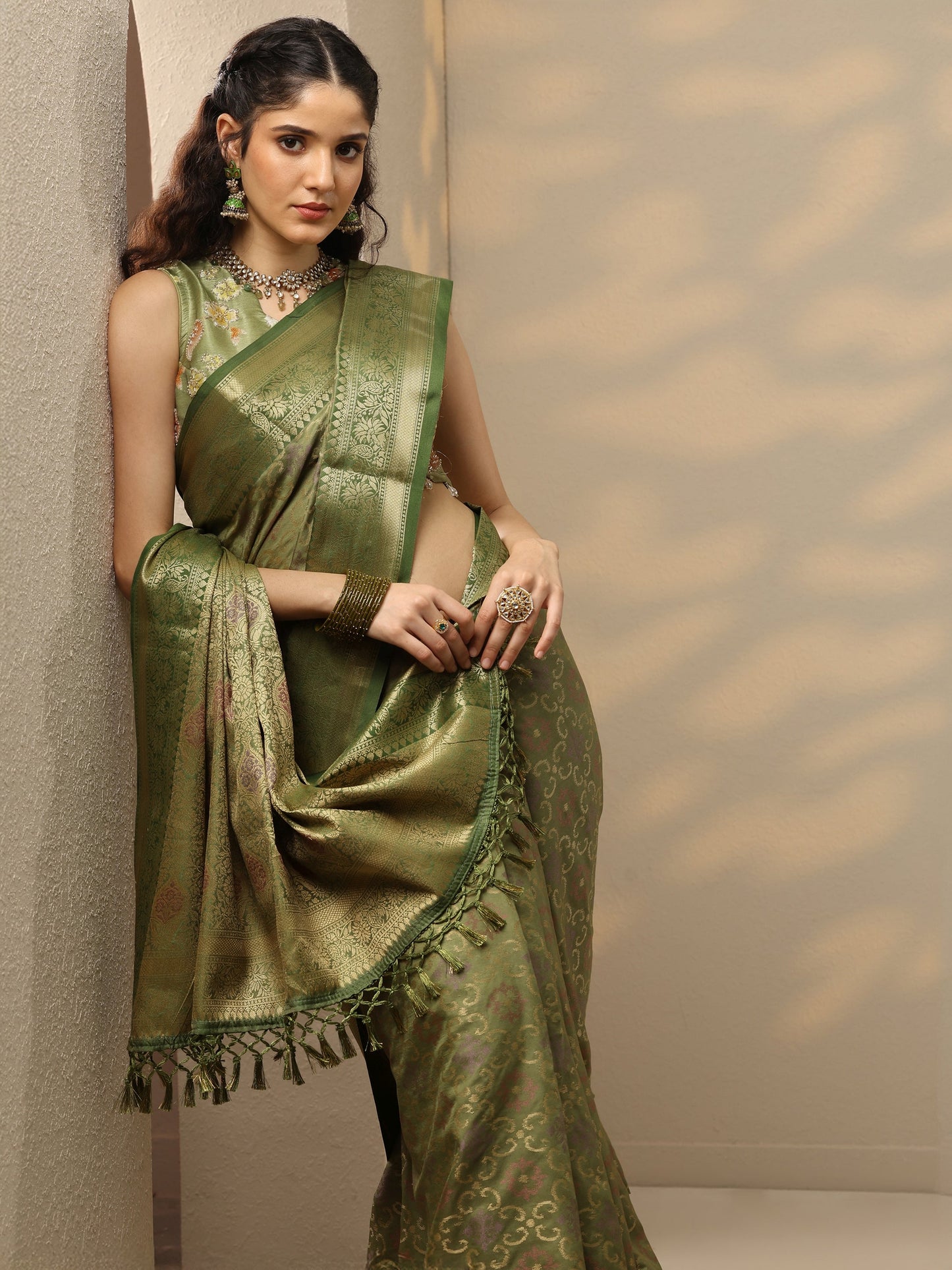 Green Woven Design Banarasi Silk Blend Saree With Unstitched Blouse Piece