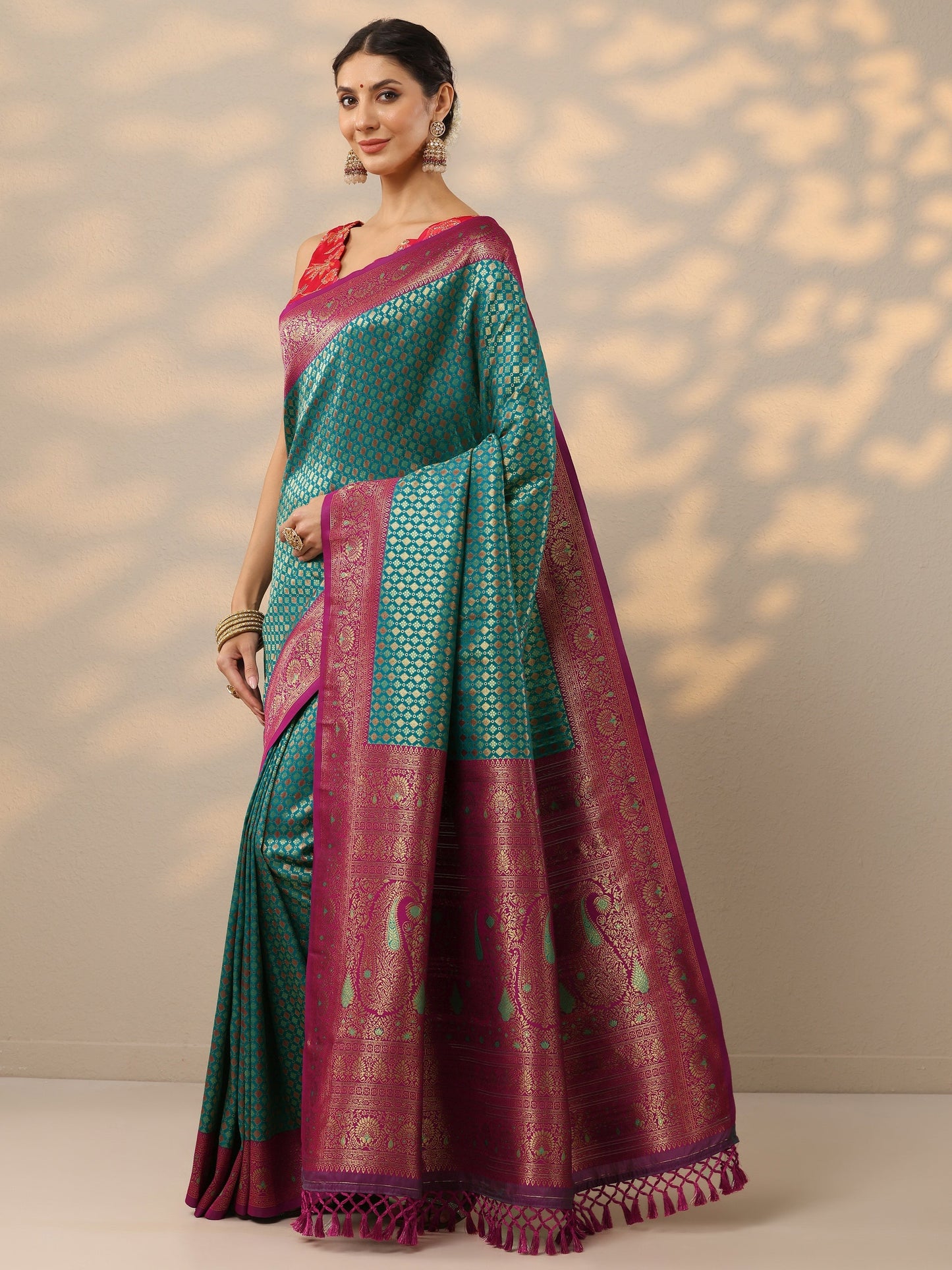 Green Woven Design Banarasi Silk Blend Saree With Unstitched Blouse Piece