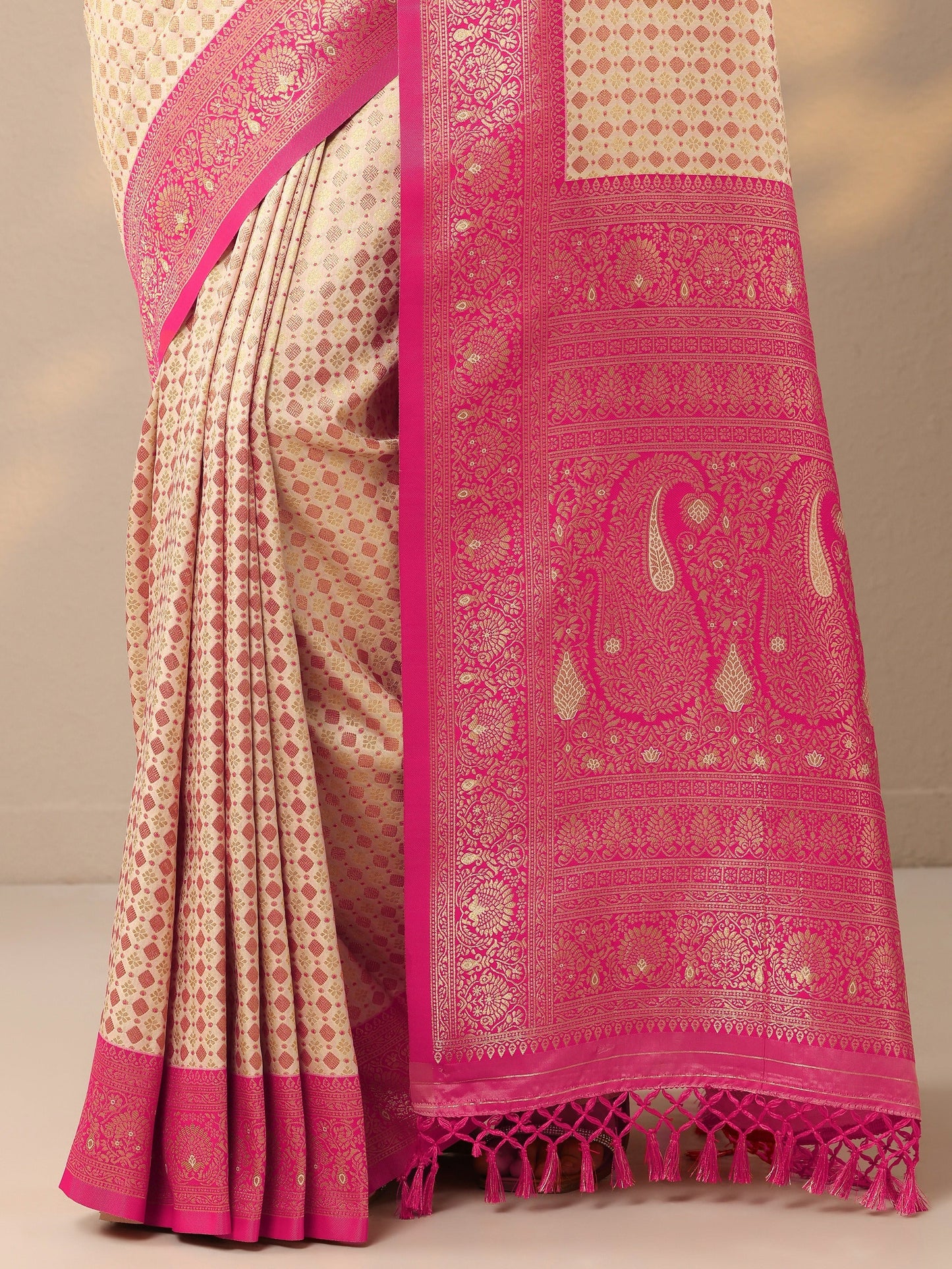 Off White Woven Design Banarasi Silk Blend Saree With Unstitched Blouse Piece