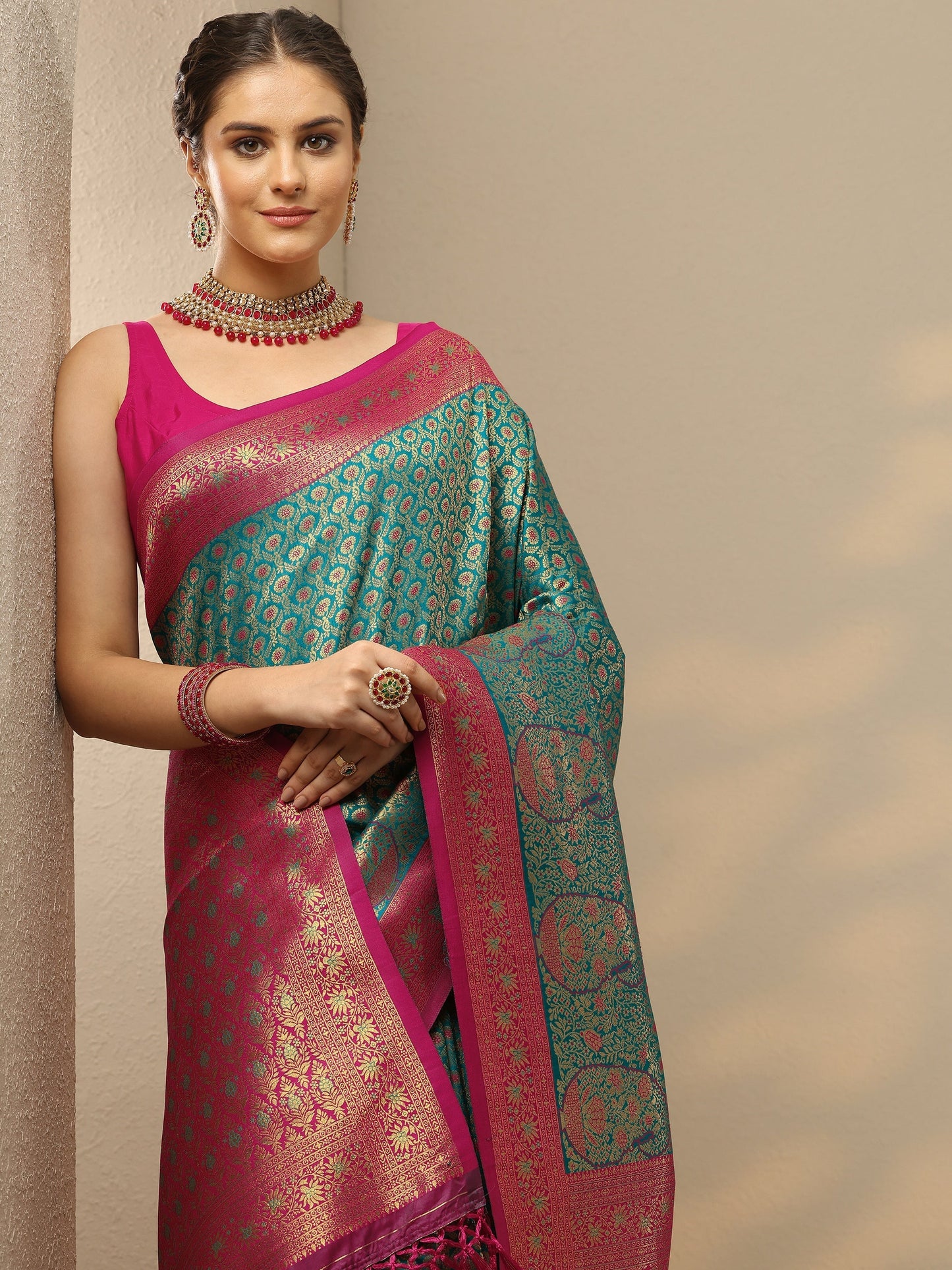 Green Woven Design Banarasi Silk Blend Saree With Unstitched Blouse Piece