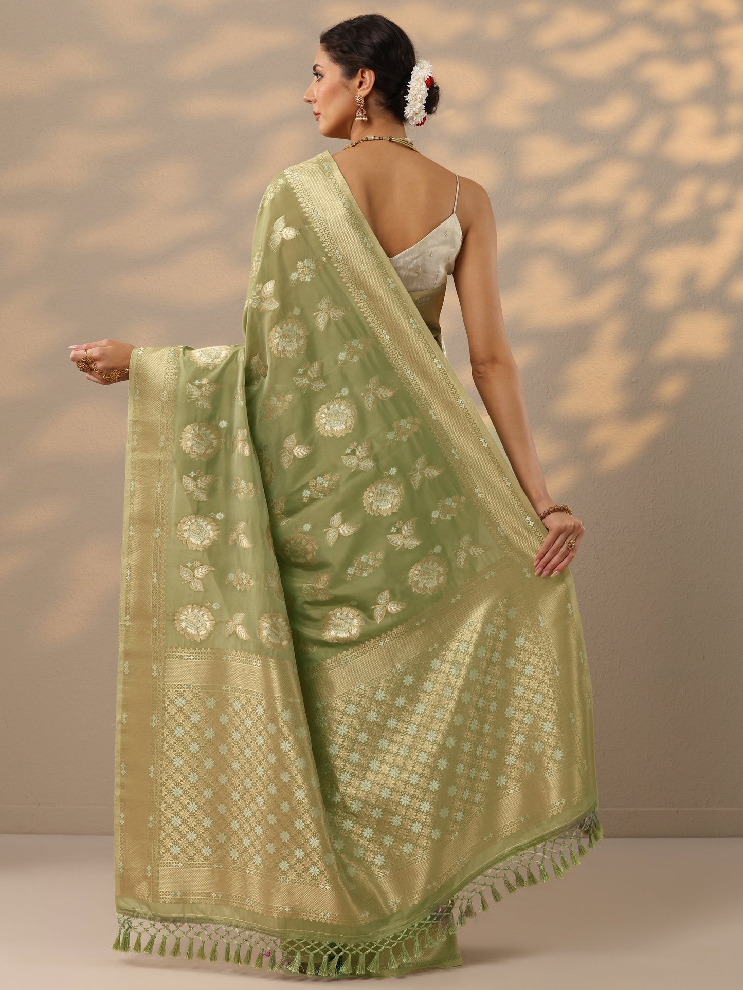 Green Woven Design Banarasi Silk Blend Saree With Unstitched Blouse Piece