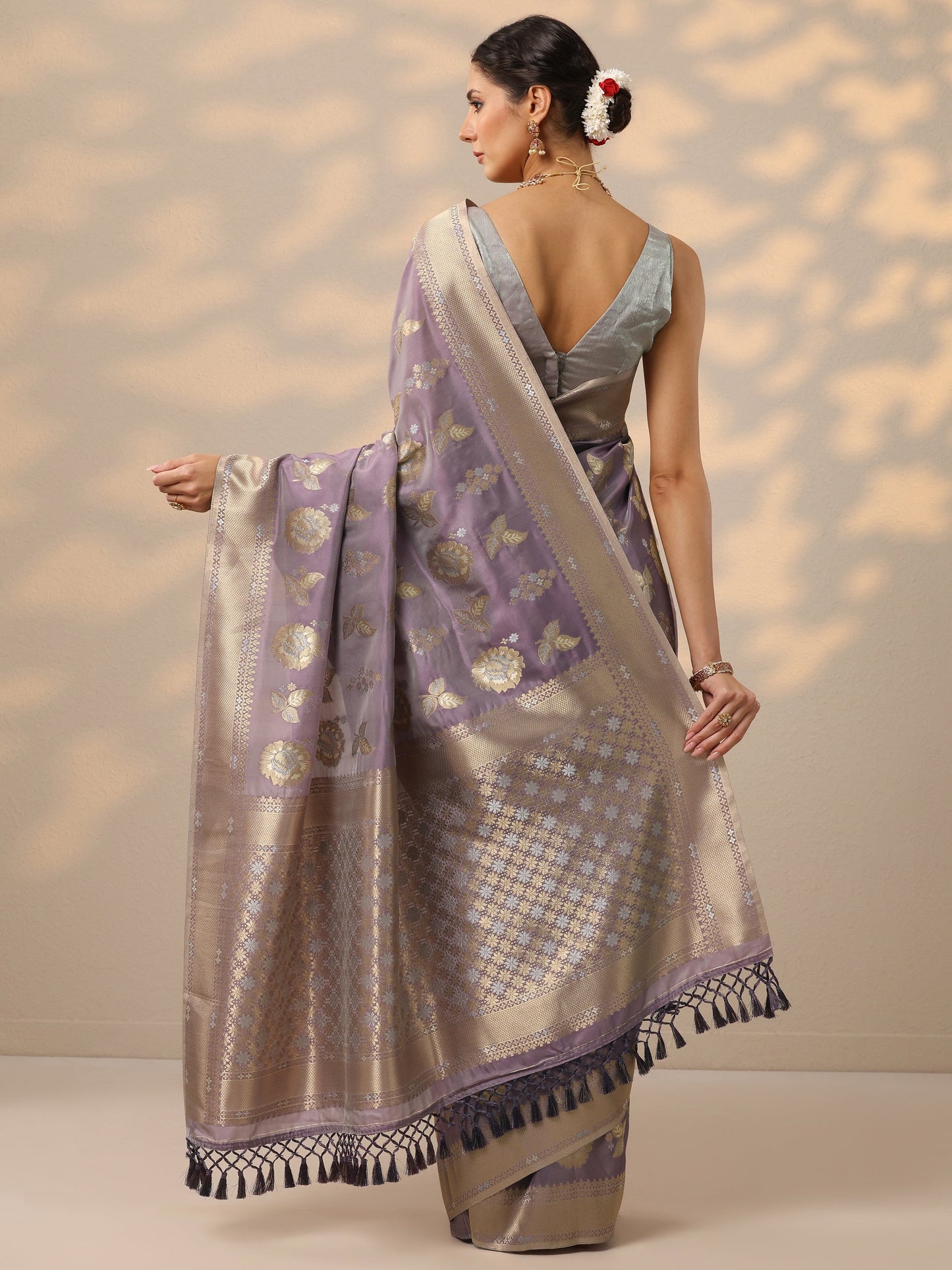 Lavender Woven Design Banarasi Silk Blend Saree With Unstitched Blouse Piece