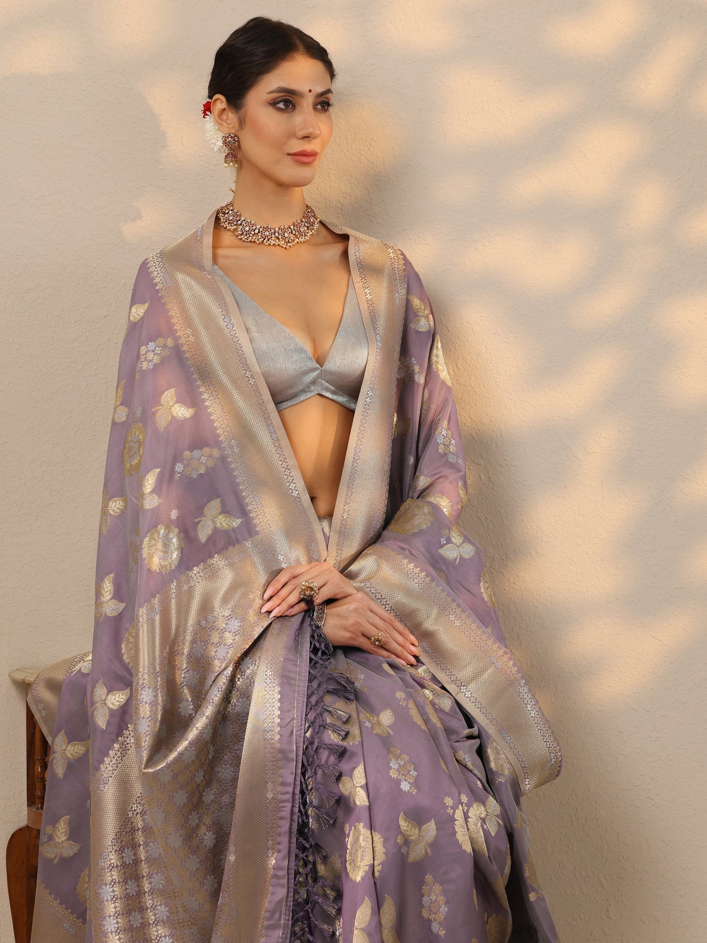Lavender Woven Design Banarasi Silk Blend Saree With Unstitched Blouse Piece