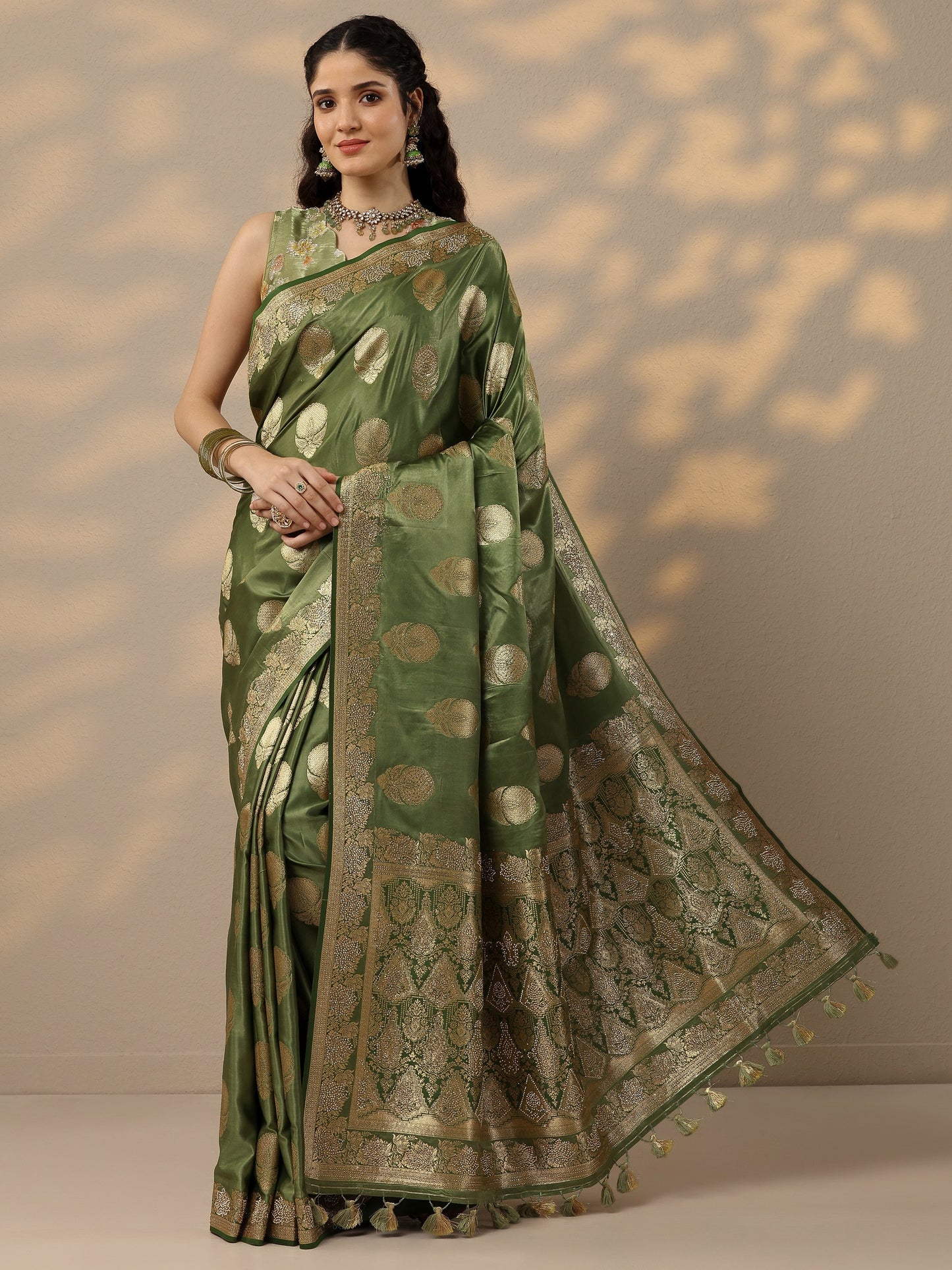 Green Woven Design Banarasi Silk Blend Saree With Unstitched Blouse Piece