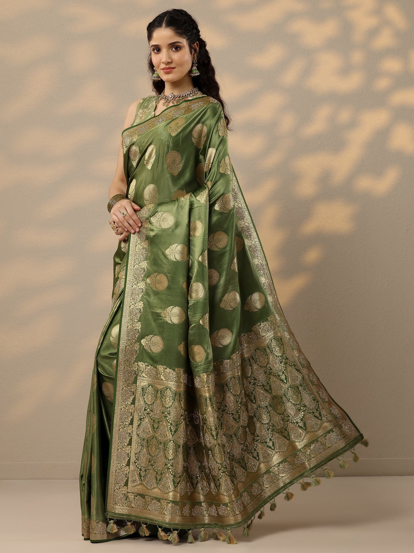 Green Woven Design Banarasi Silk Blend Saree With Unstitched Blouse Piece