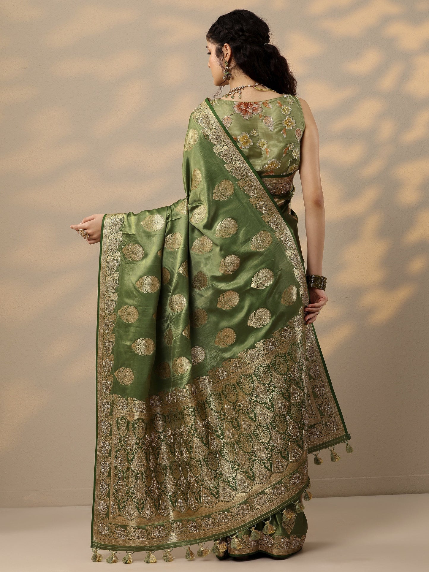 Green Woven Design Banarasi Silk Blend Saree With Unstitched Blouse Piece