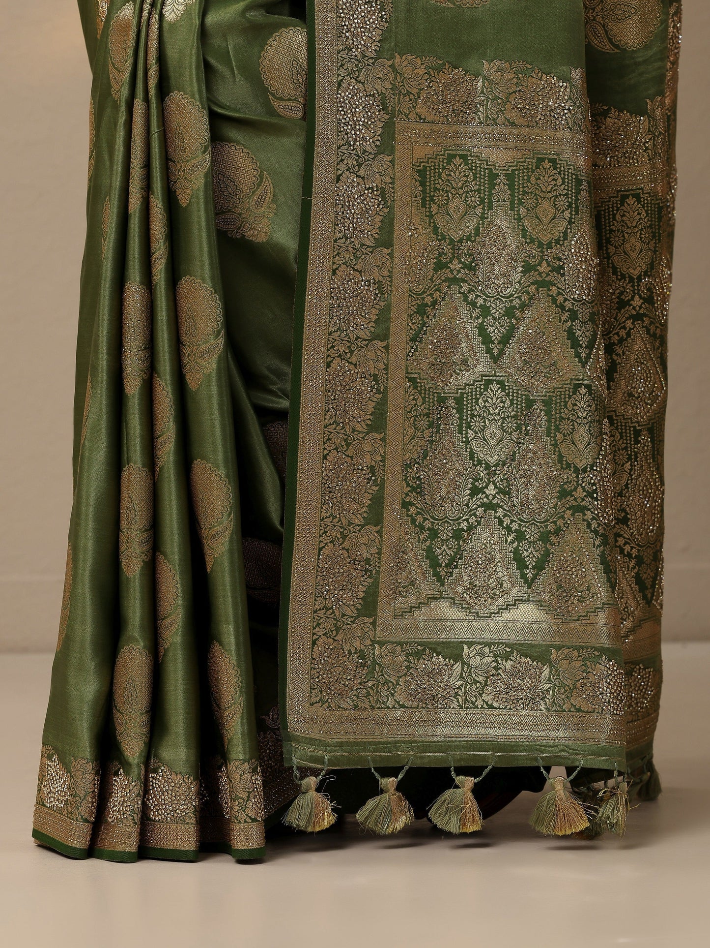 Green Woven Design Banarasi Silk Blend Saree With Unstitched Blouse Piece