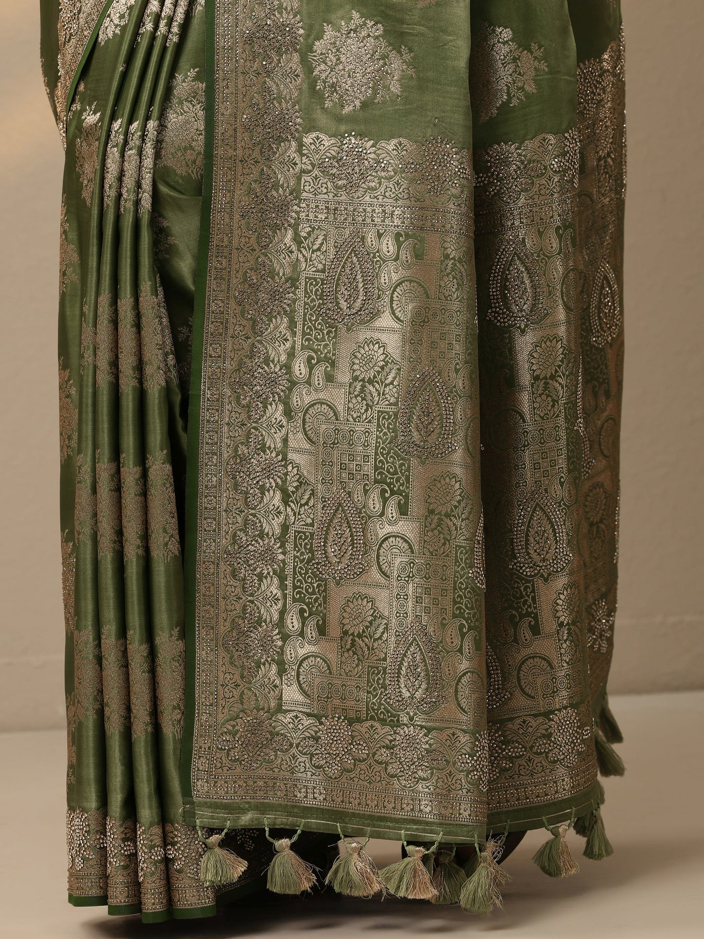 Green Woven Design Banarasi Silk Blend Saree With Unstitched Blouse Piece