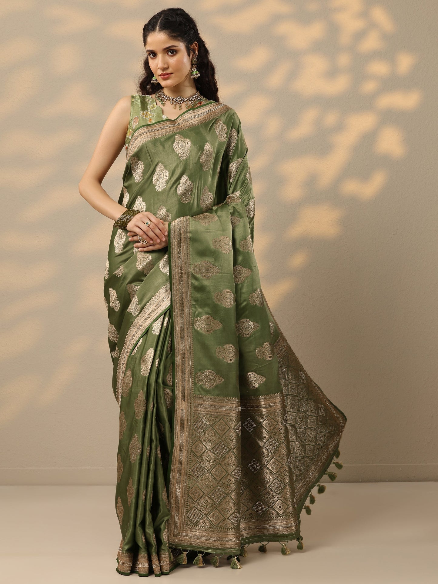Green Woven Design Banarasi Silk Blend Saree With Unstitched Blouse Piece