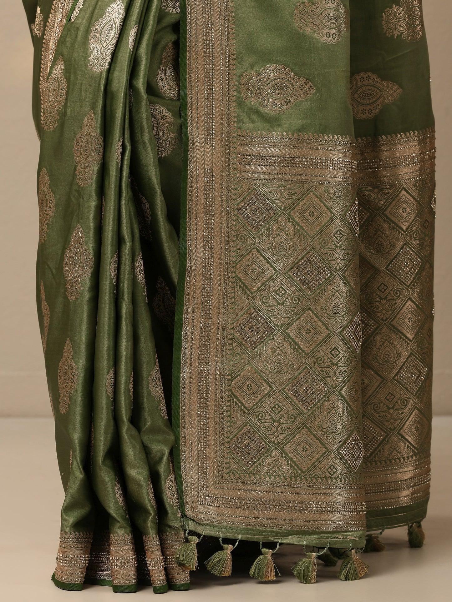 Green Woven Design Banarasi Silk Blend Saree With Unstitched Blouse Piece
