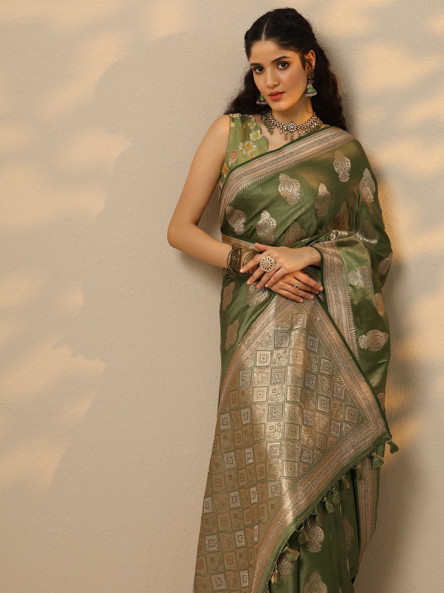 Green Woven Design Banarasi Silk Blend Saree With Unstitched Blouse Piece