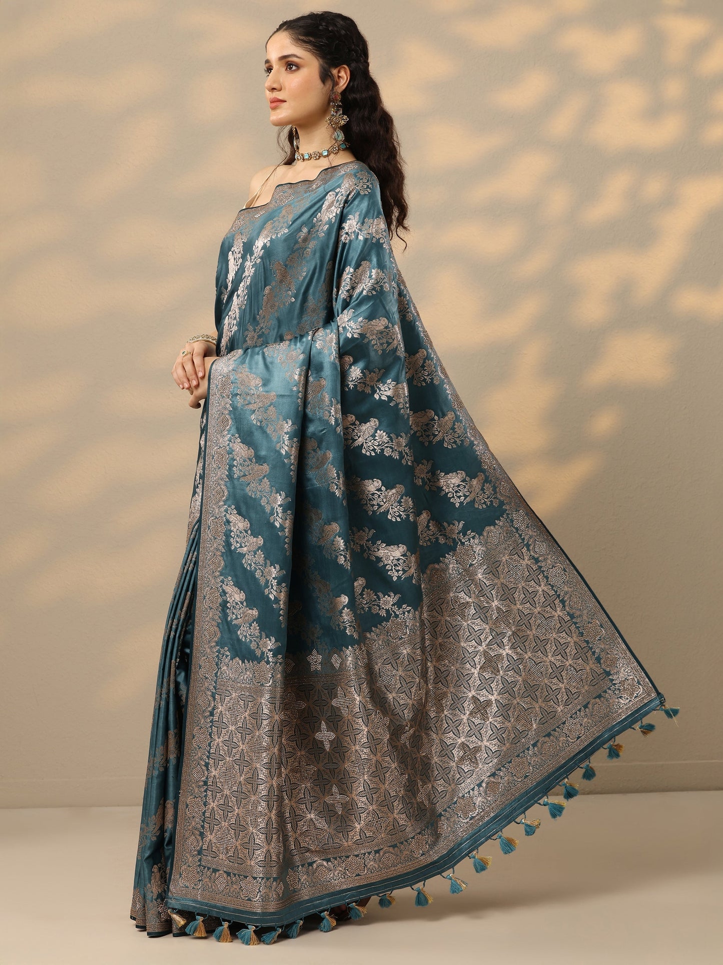 Blue Woven Design Banarasi Silk Blend Saree With Unstitched Blouse Piece