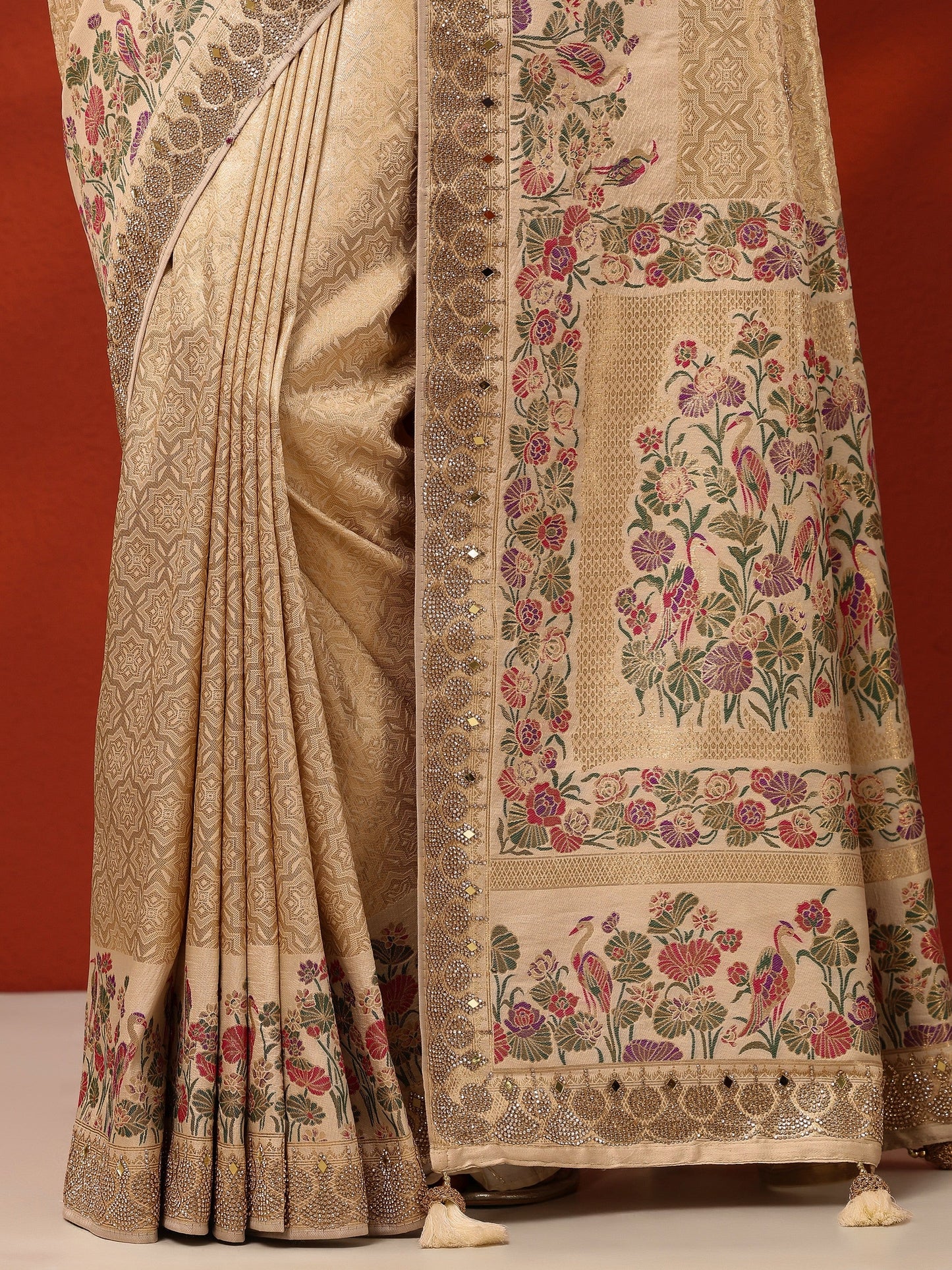 Gold Woven Design Banarasi Silk Blend Saree With Unstitched Blouse Piece