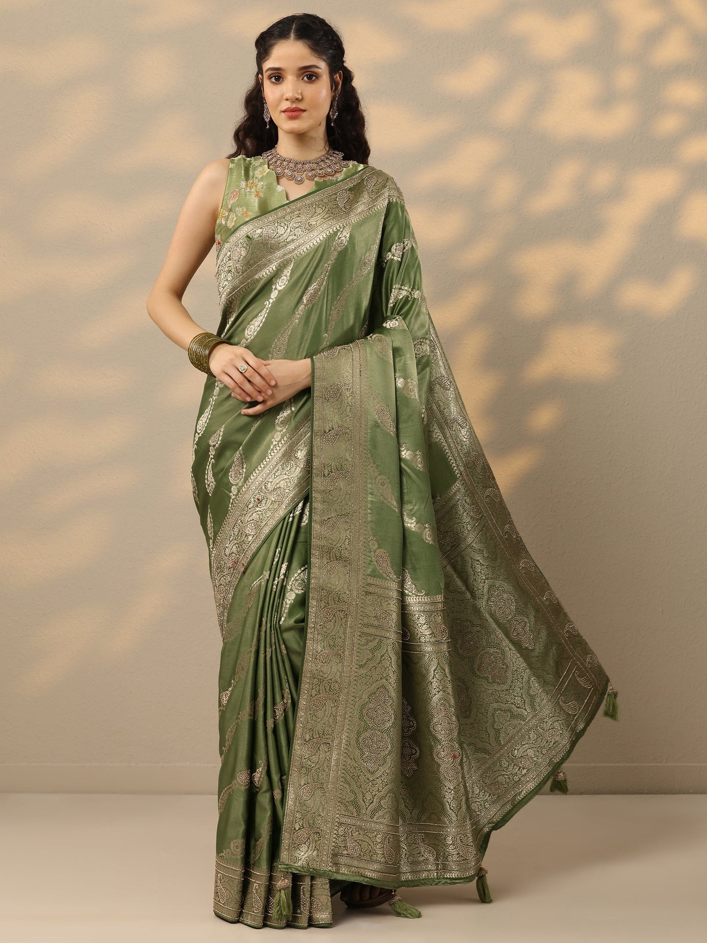 Green Woven Design Banarasi Silk Blend Saree With Unstitched Blouse Piece