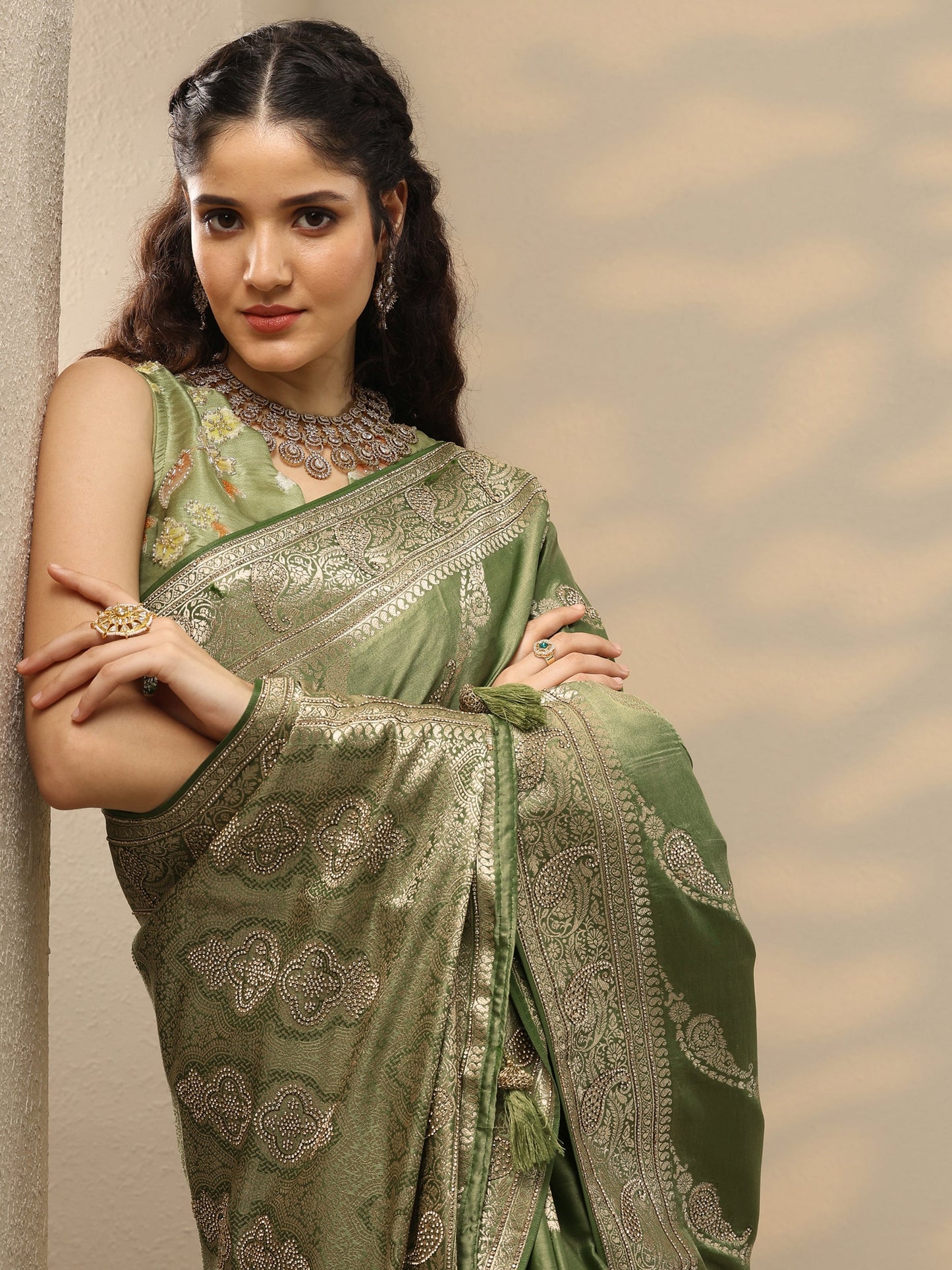 Green Woven Design Banarasi Silk Blend Saree With Unstitched Blouse Piece