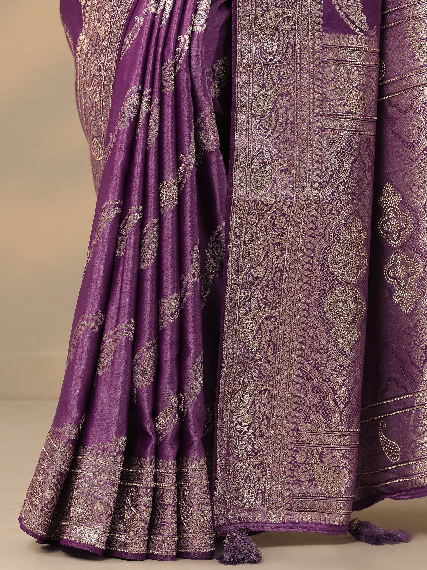 Purple Embellished Banarasi Silk Blend Saree With Unstitched Blouse Piece