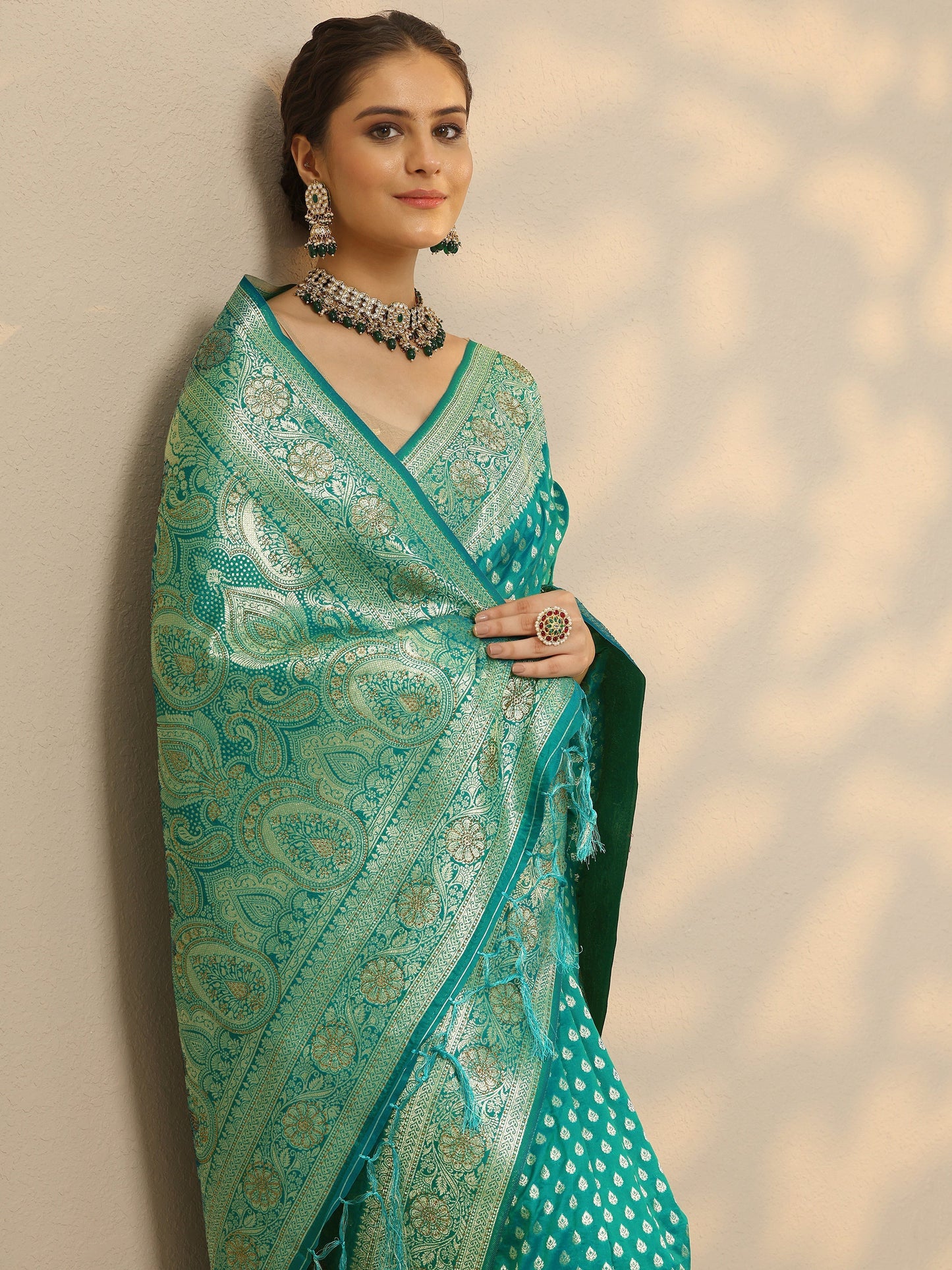 Green Embellished Banarasi Silk Blend Saree With Unstitched Blouse Piece