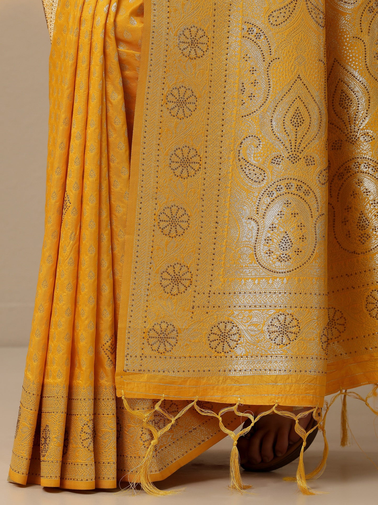 Yellow Woven Design Banarsi Silk Blend Saree With Unstitched Blouse Piece