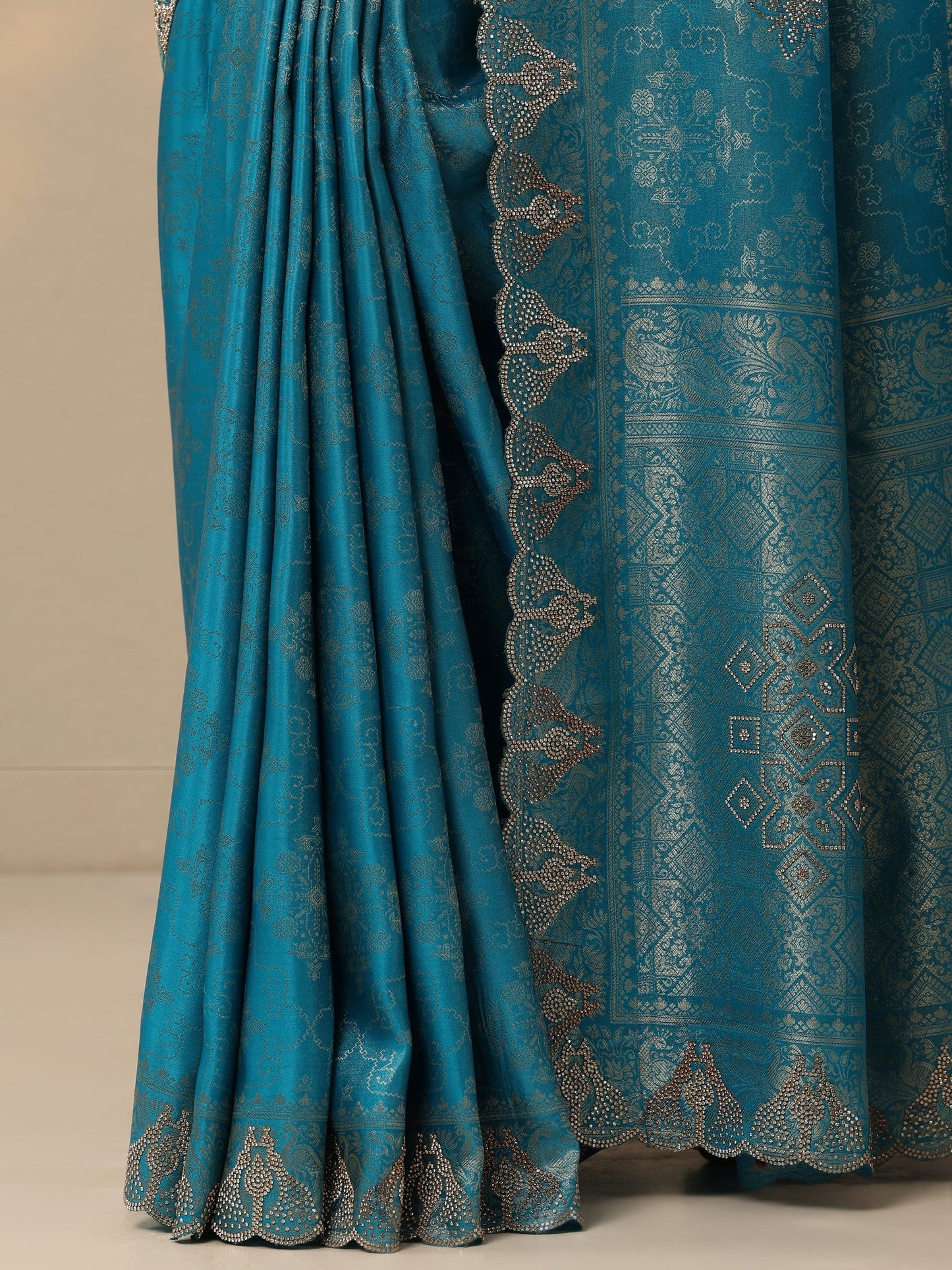 Blue Woven Design Banarasi Silk Blend Saree With Unstitched Blouse Piece