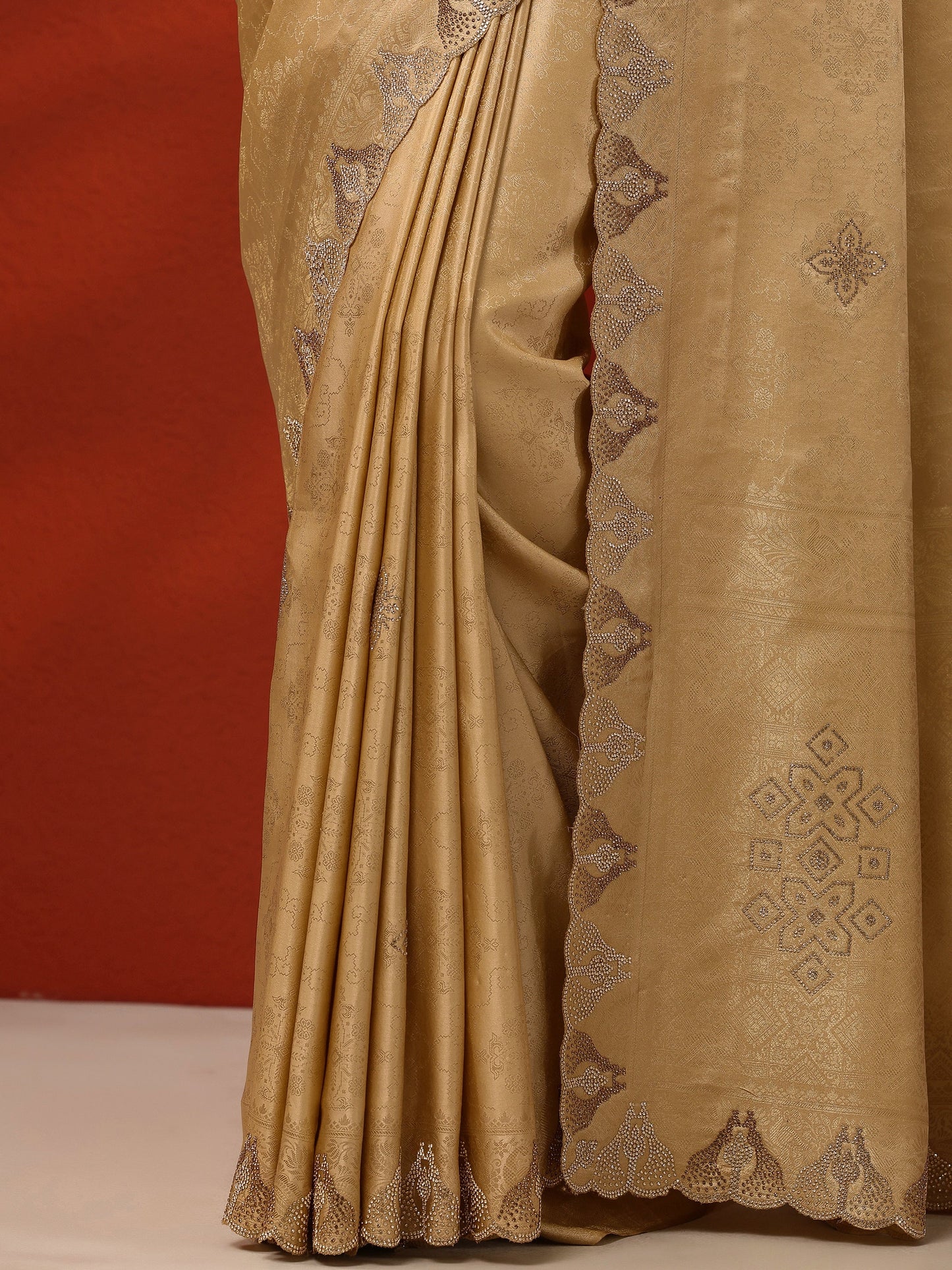 Gold Woven Design Silk Blend Saree With Unstitched Blouse Piece