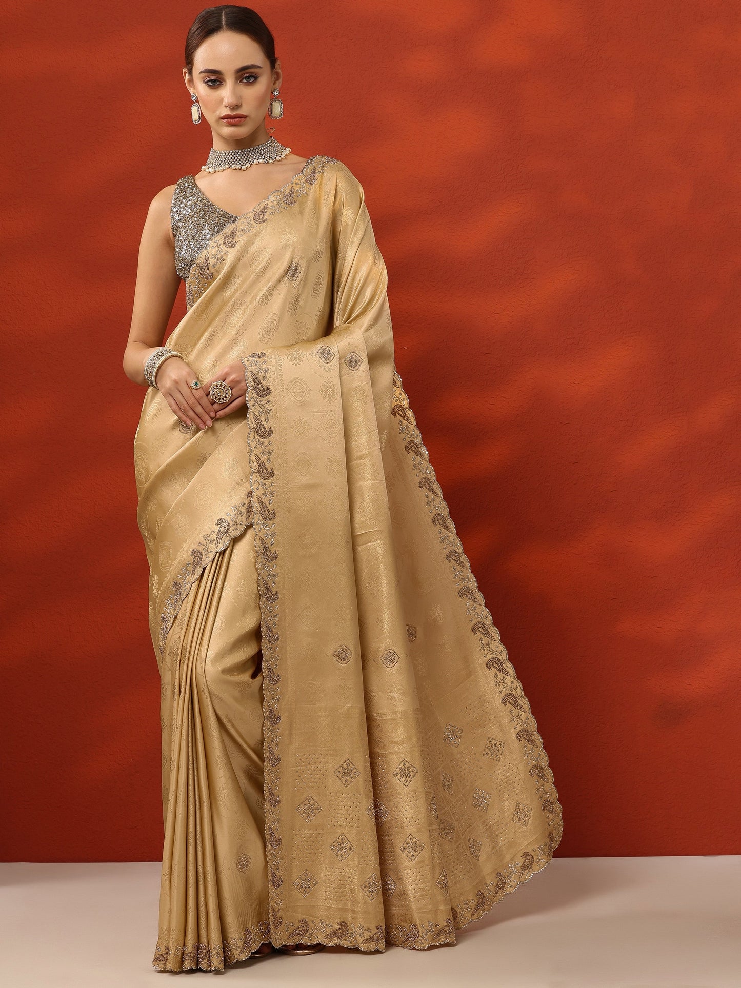Gold Woven Design Banarasi Silk Blend Saree With Unstitched Blouse Piece