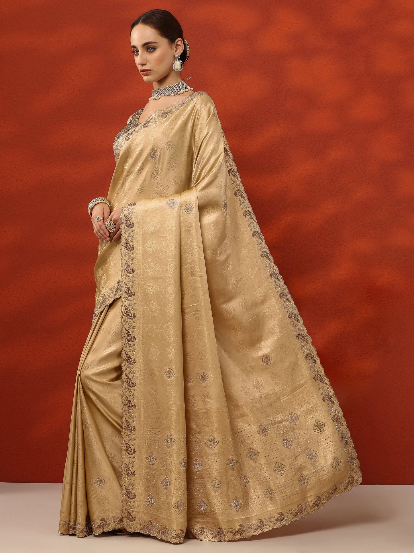 Gold Woven Design Banarasi Silk Blend Saree With Unstitched Blouse Piece