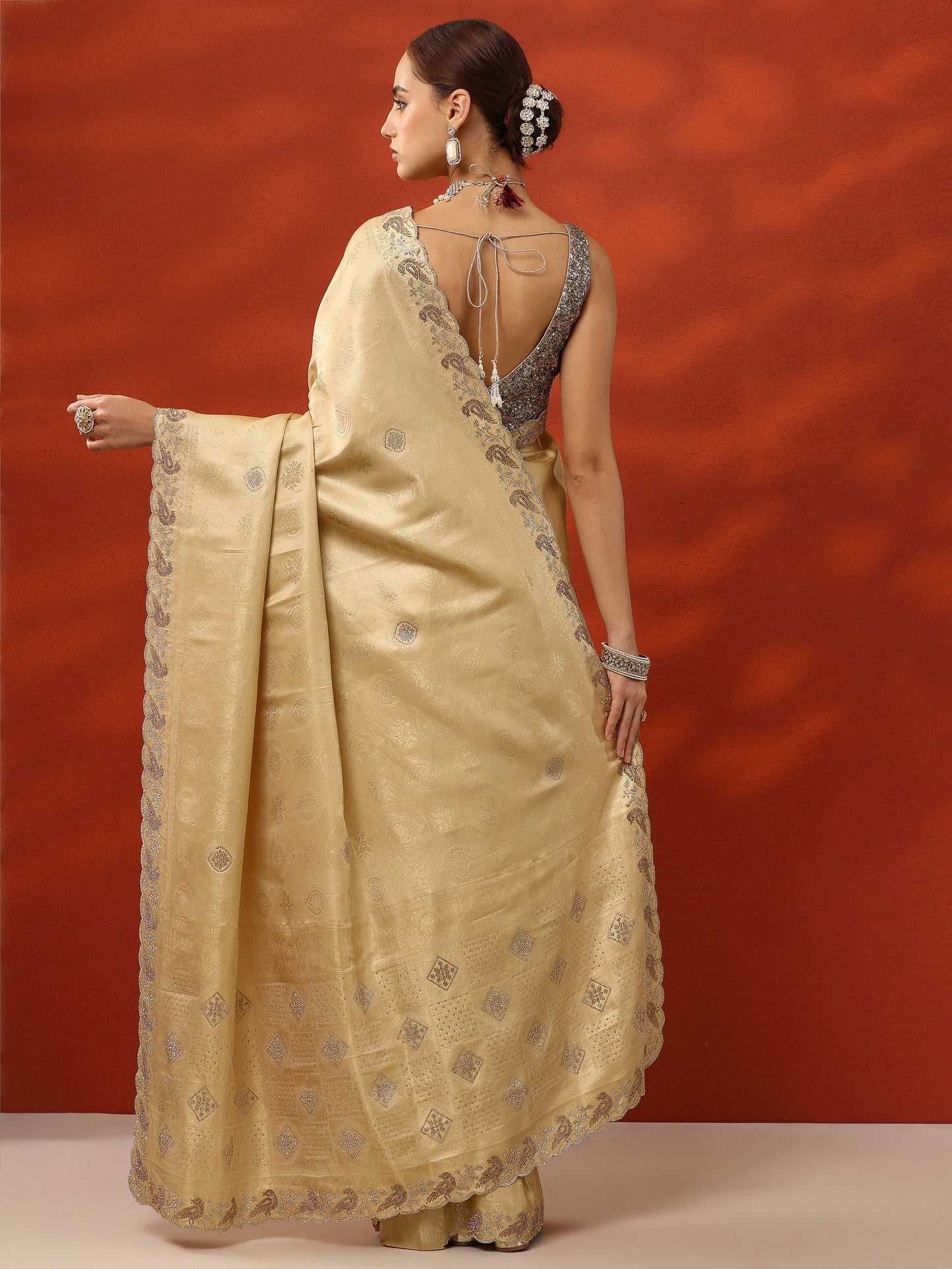 Gold Woven Design Banarasi Silk Blend Saree With Unstitched Blouse Piece