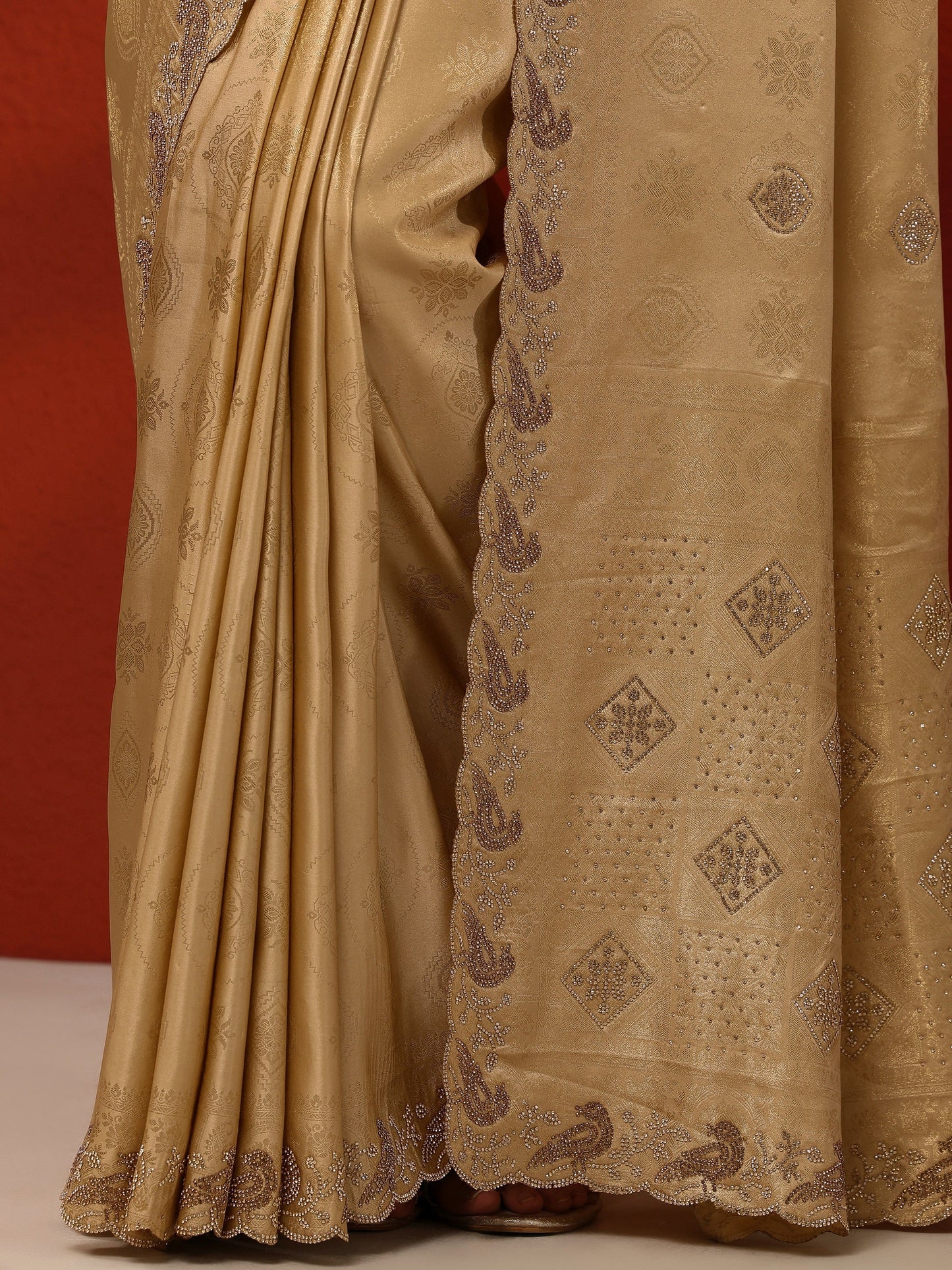 Gold Woven Design Banarasi Silk Blend Saree With Unstitched Blouse Piece