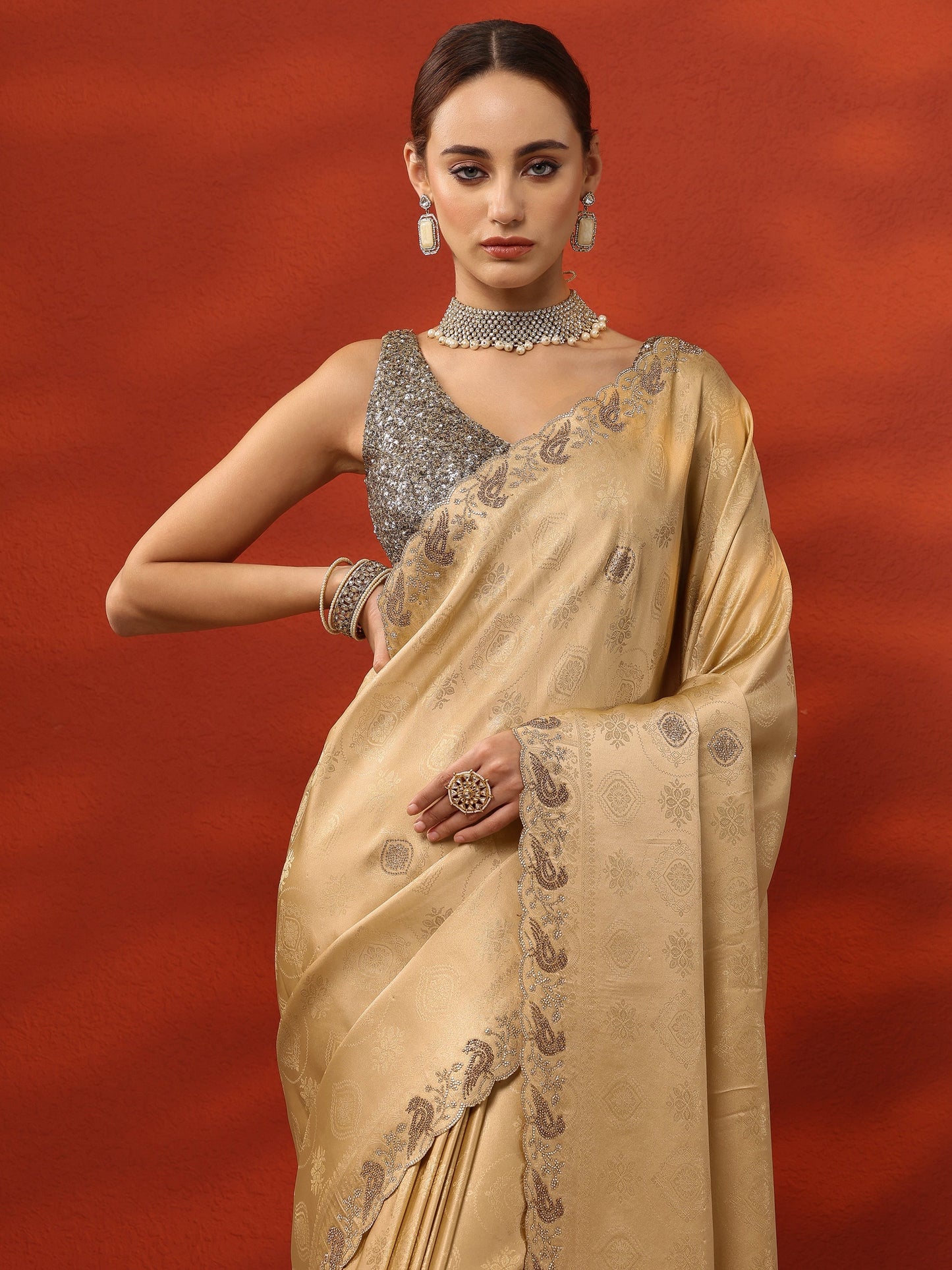 Gold Woven Design Banarasi Silk Blend Saree With Unstitched Blouse Piece
