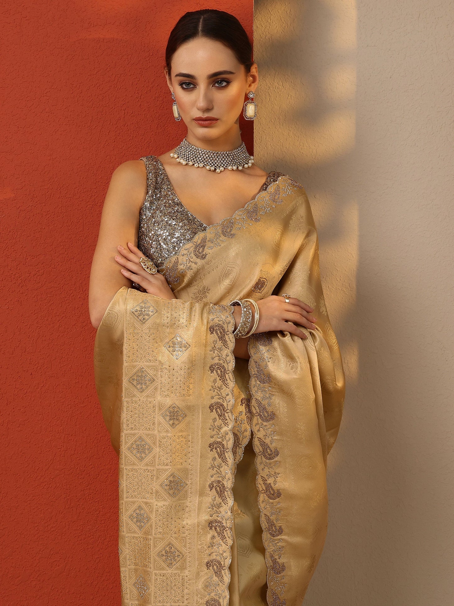 Gold Woven Design Banarasi Silk Blend Saree With Unstitched Blouse Piece