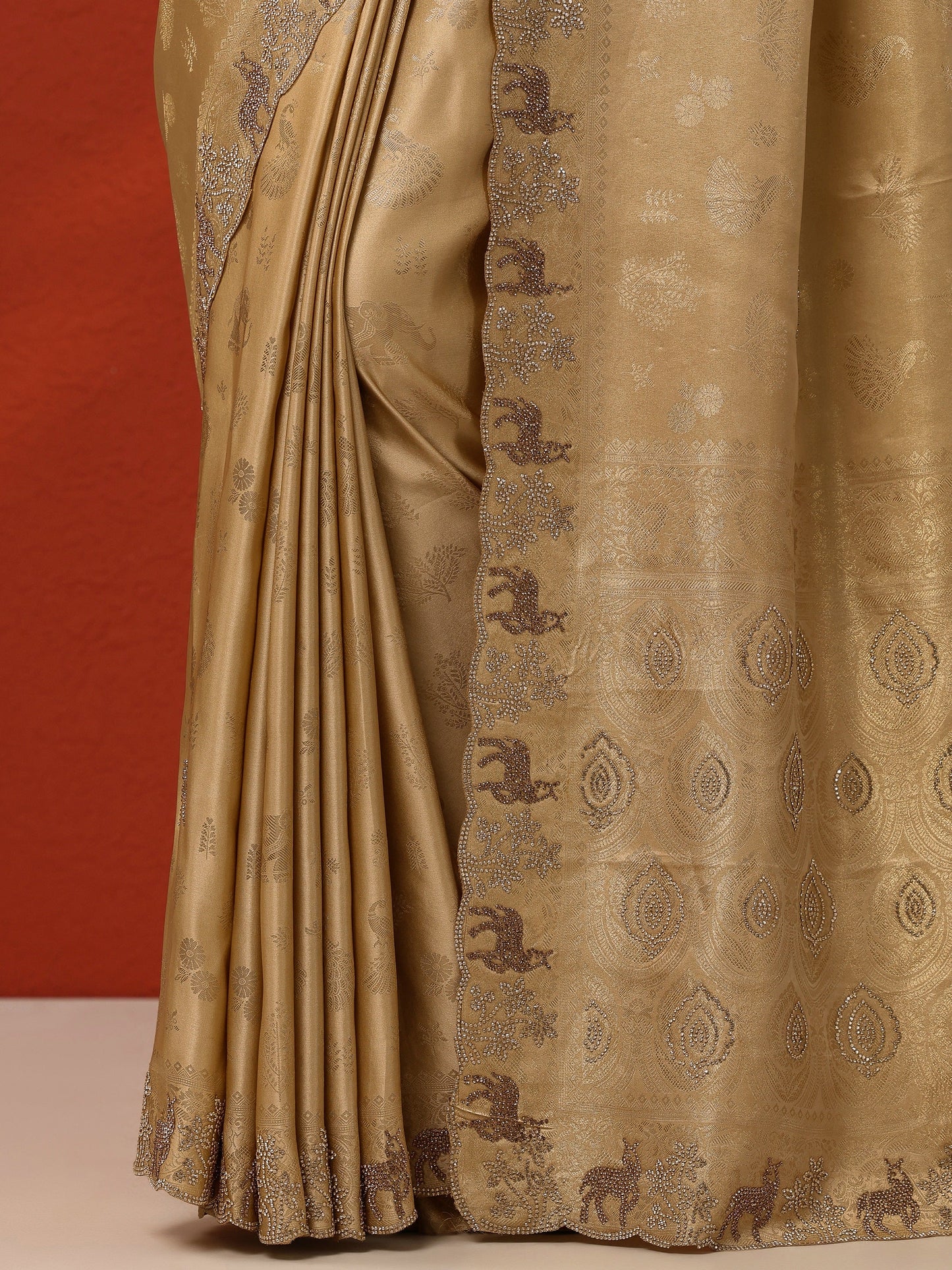 Gold Woven Design Banarasi Silk Blend Saree With Unstitched Blouse Piece
