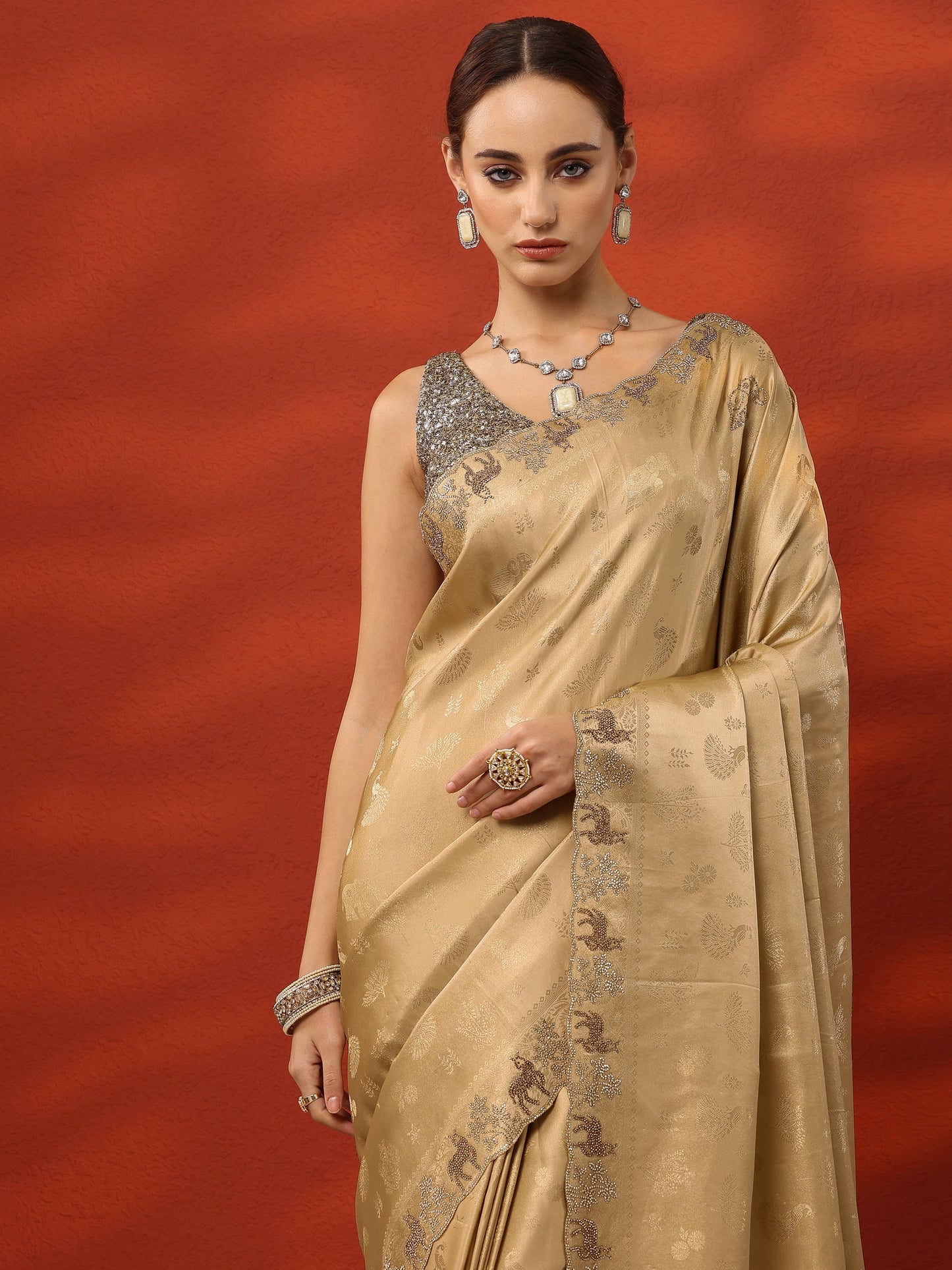 Gold Woven Design Banarasi Silk Blend Saree With Unstitched Blouse Piece
