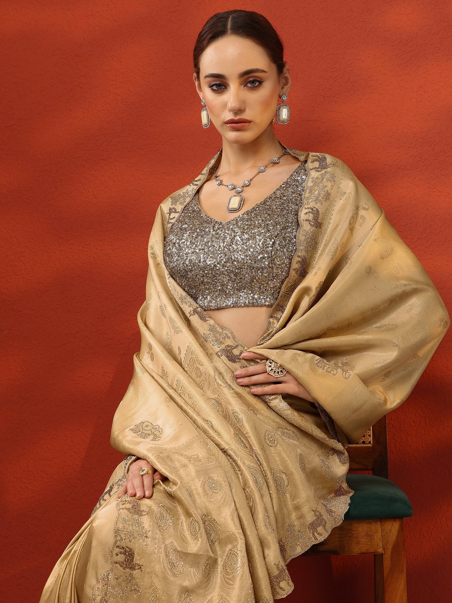 Gold Woven Design Banarasi Silk Blend Saree With Unstitched Blouse Piece