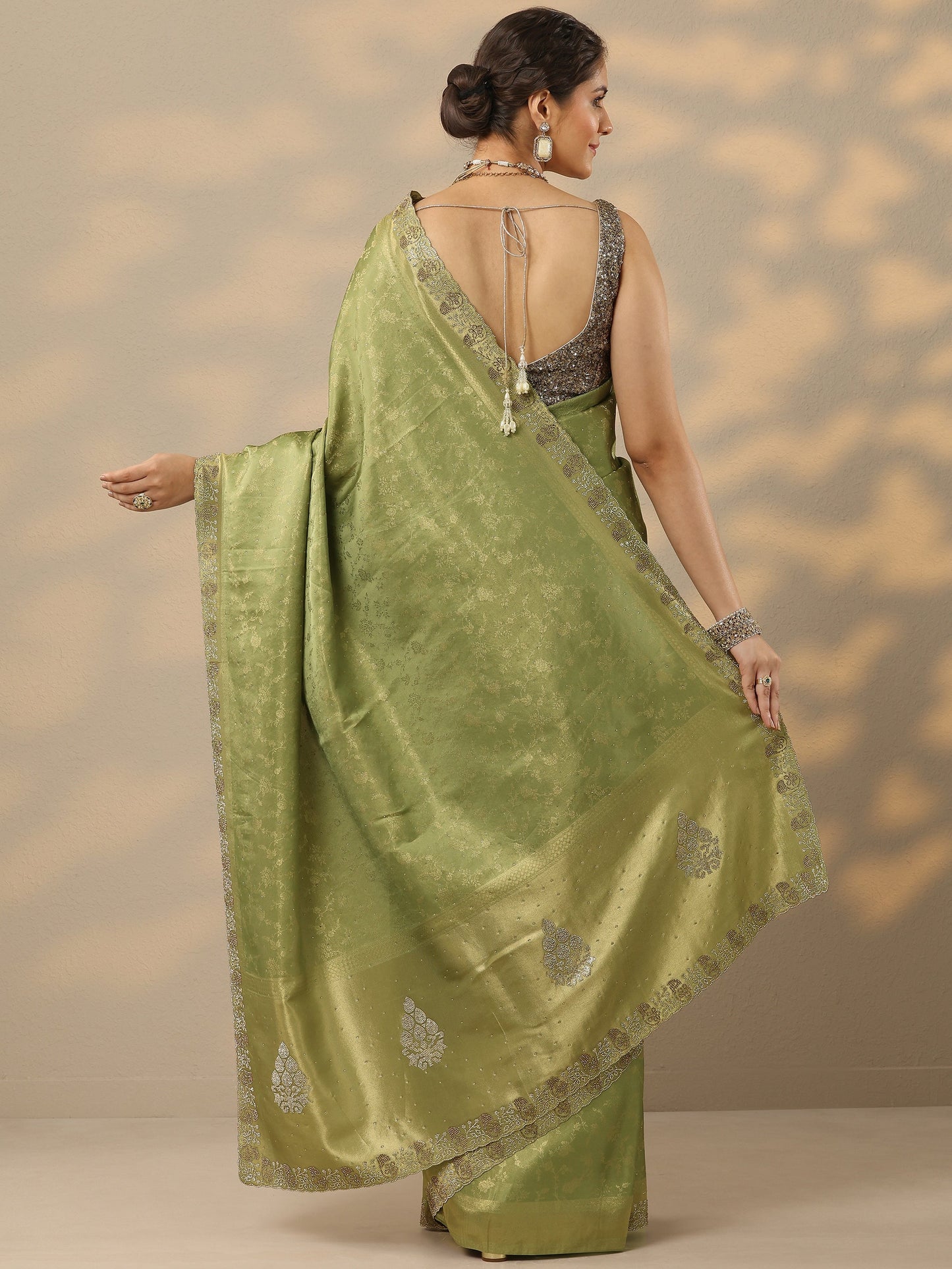 Green Embellished Banarasi Silk Blend Saree With Unstitched Blouse Piece