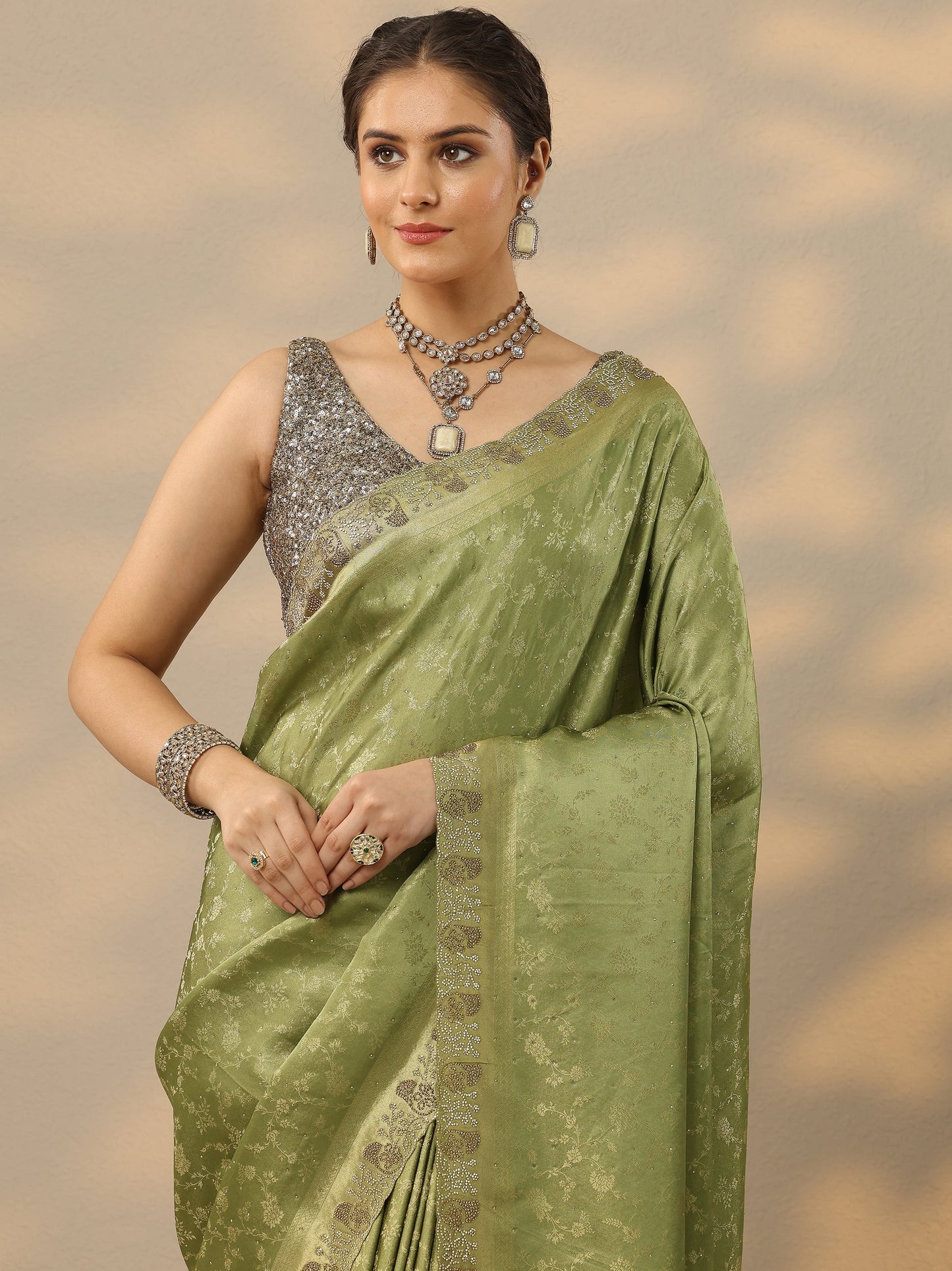 Green Embellished Banarasi Silk Blend Saree With Unstitched Blouse Piece