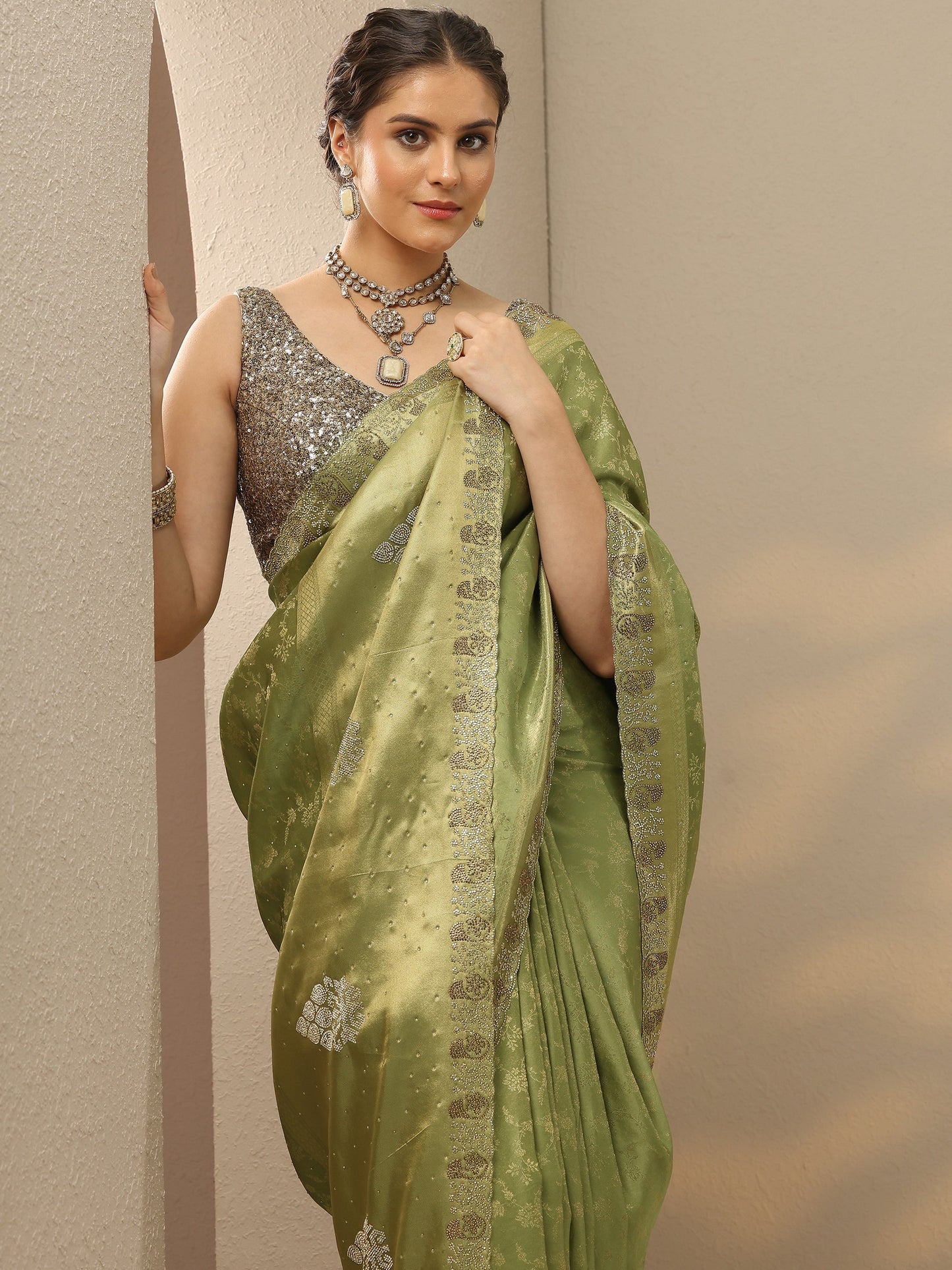 Green Embellished Banarasi Silk Blend Saree With Unstitched Blouse Piece