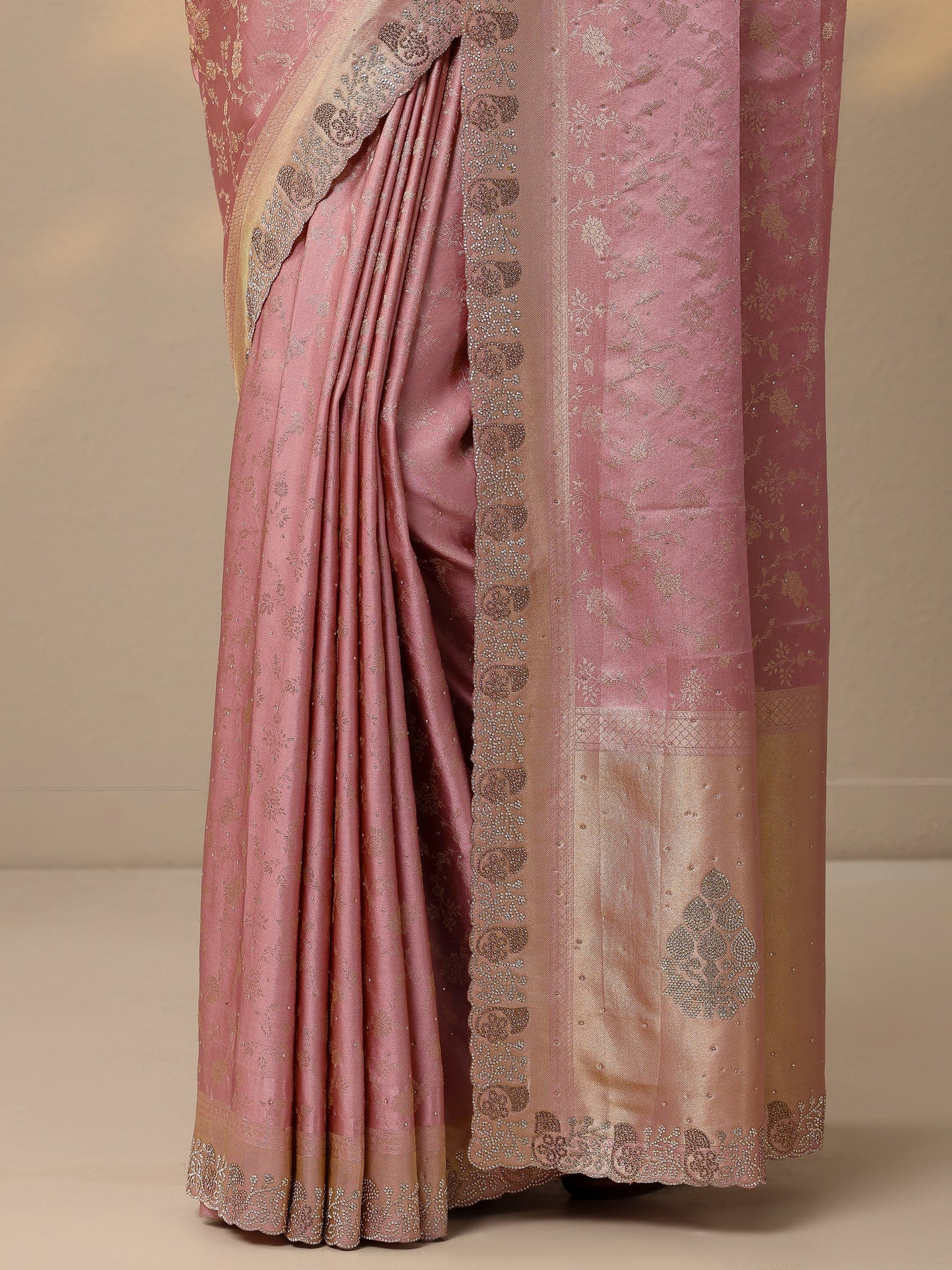 Pink Embellished Banarasi Silk Blend Saree With Unstitched Blouse Piece