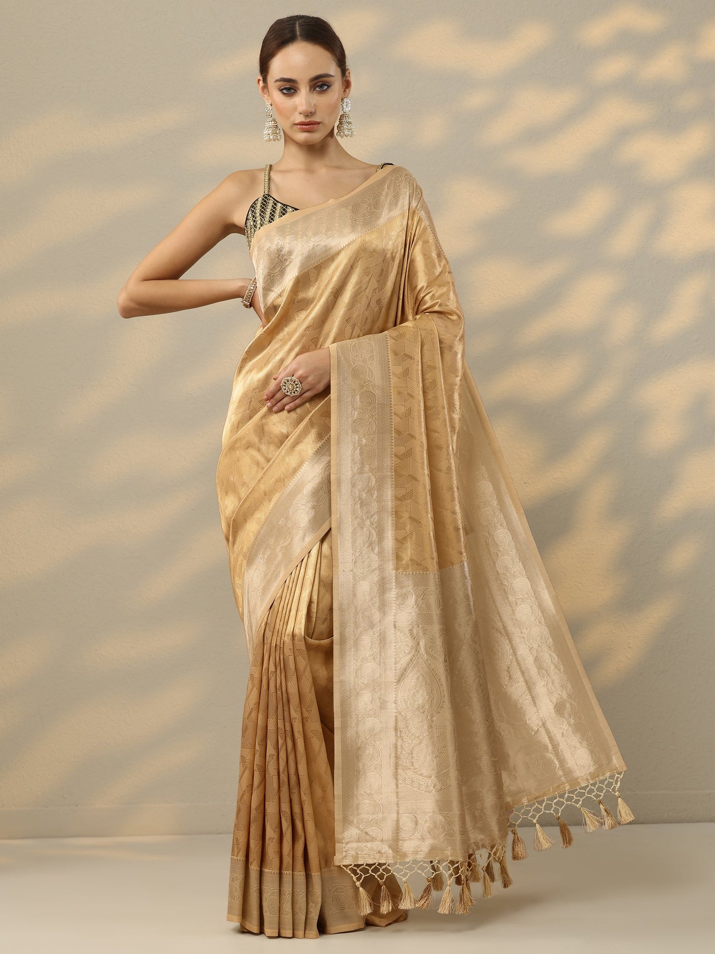 Gold Woven Design Banarasi Silk Blend Saree With Unstitched Blouse Piece