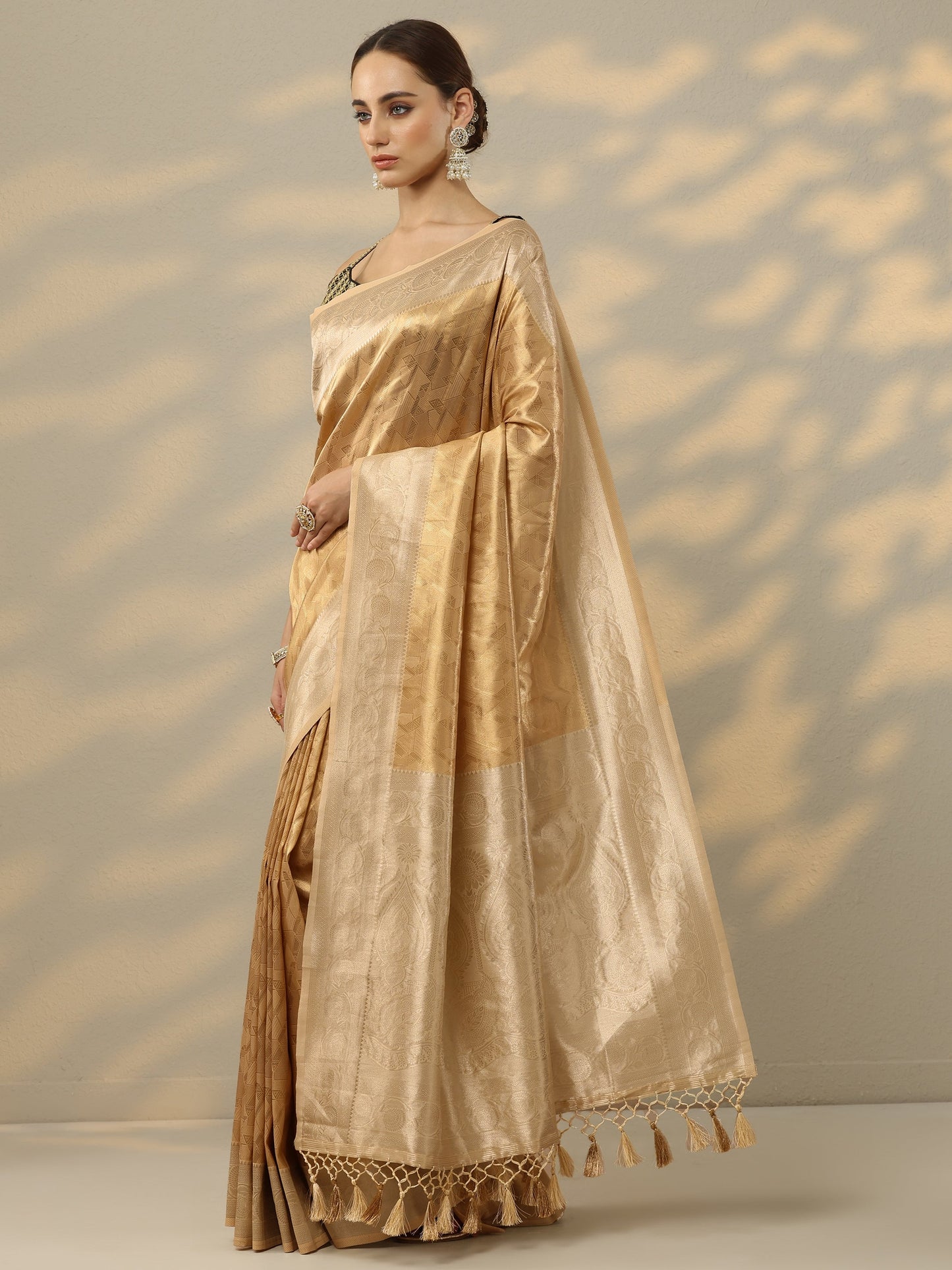 Gold Woven Design Banarasi Silk Blend Saree With Unstitched Blouse Piece