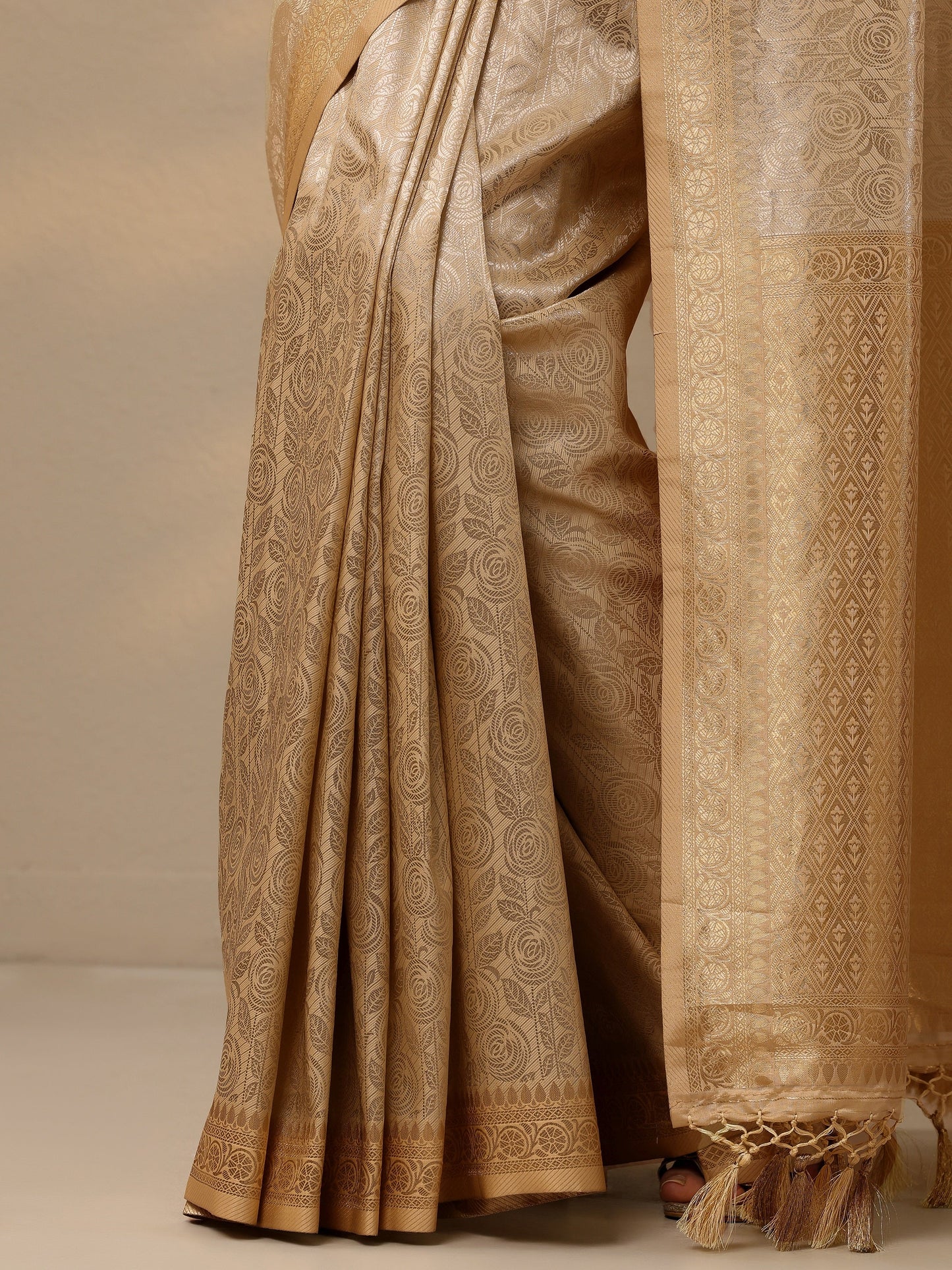 Gold Woven Design Banarasi Silk Blend Saree With Unstitched Blouse Piece