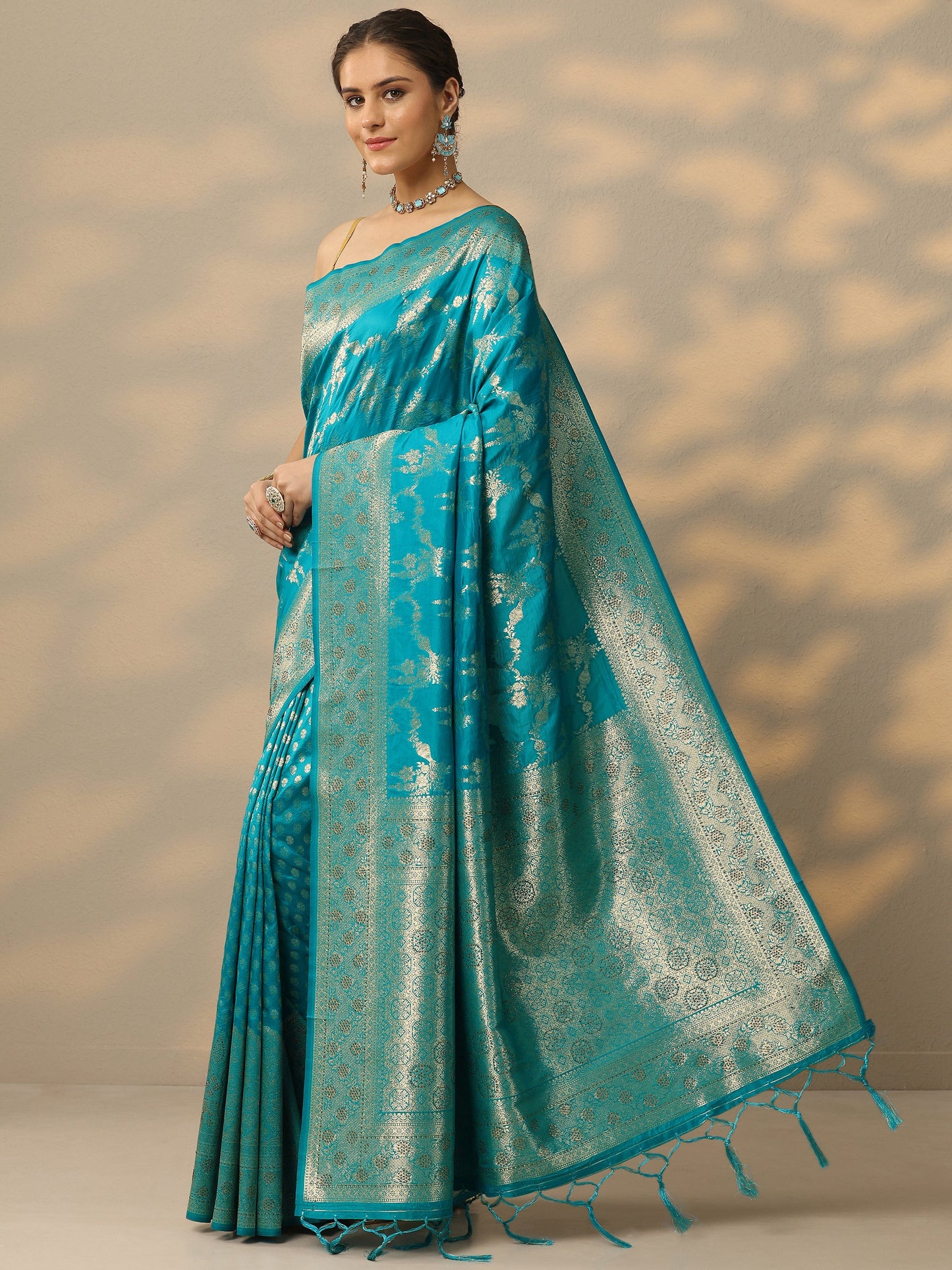 Blue Embellished Banarasi Silk Blend Saree With Unstitched Blouse Piece