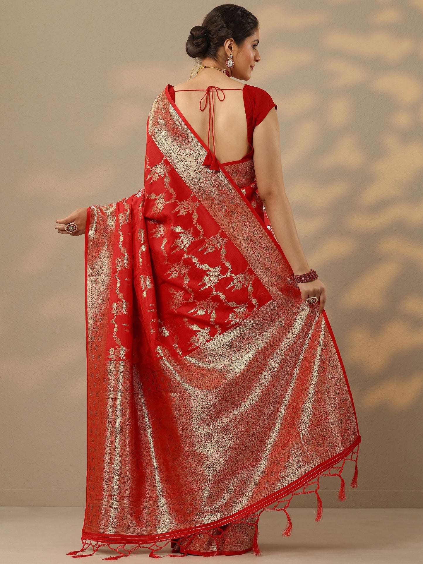 Red Embellished Banarasi Silk Blend Saree With Unstitched Blouse Piece