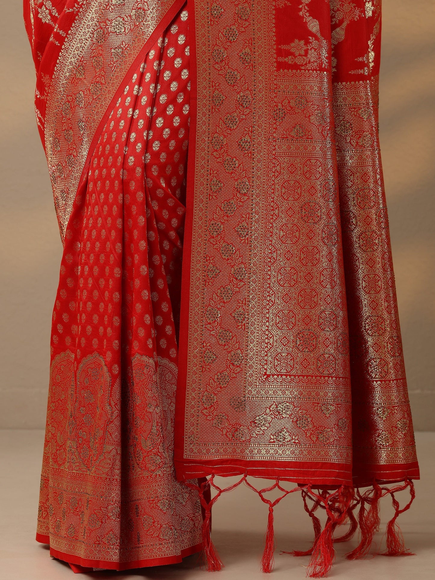 Red Embellished Banarasi Silk Blend Saree With Unstitched Blouse Piece