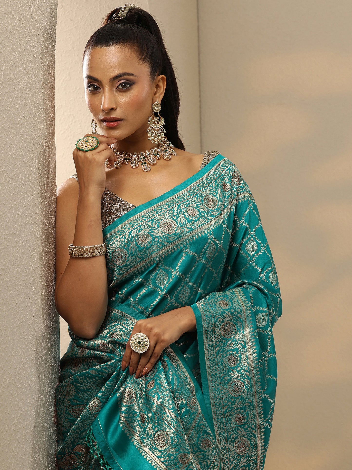 Green Embellished Banarasi Silk Blend Saree With Unstitched Blouse Piece